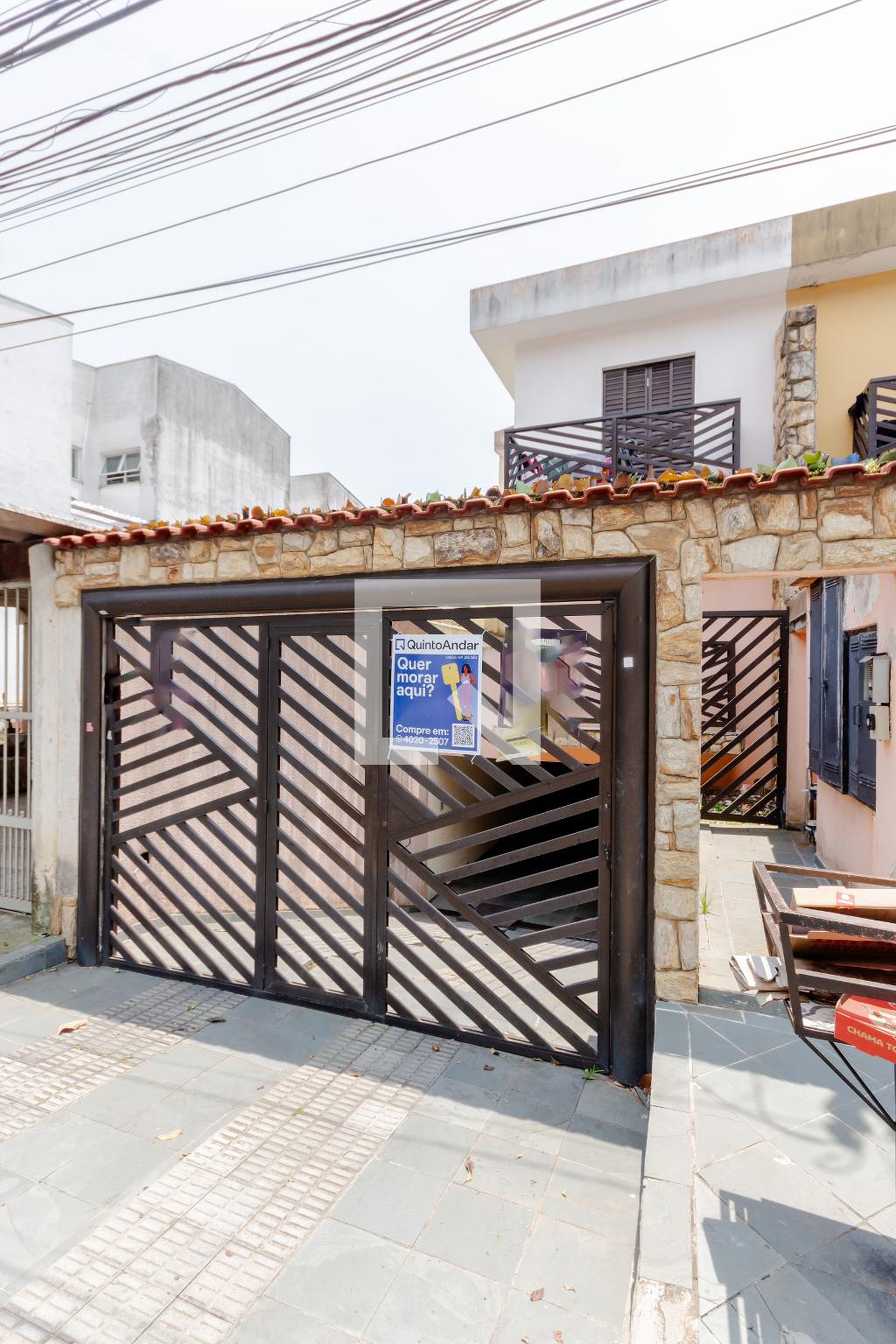 Fachada Condomínio em Rua Arujá, 923