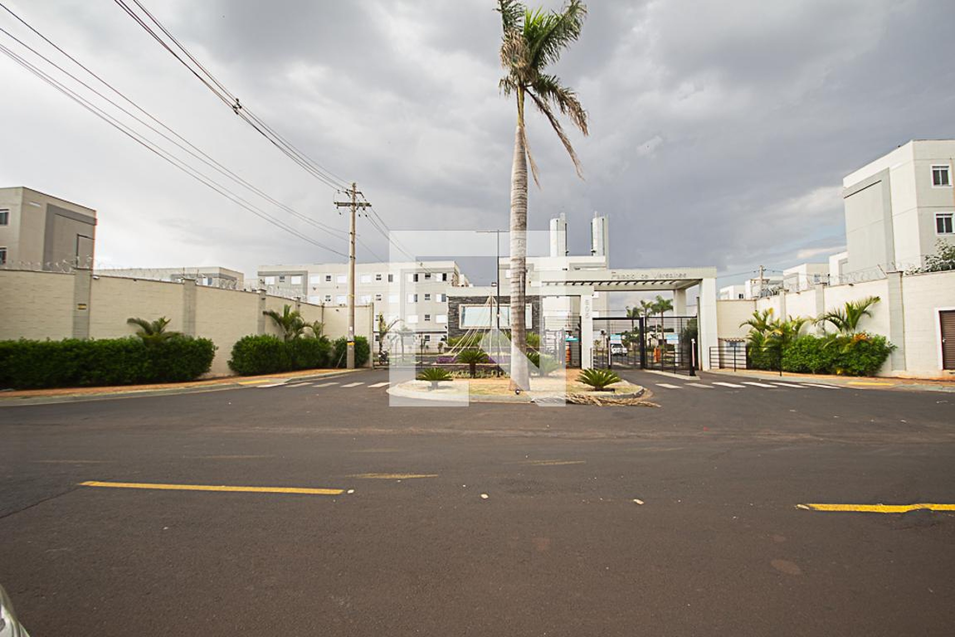 Fachada do condomínio Condomínio Palacio de Versalhes