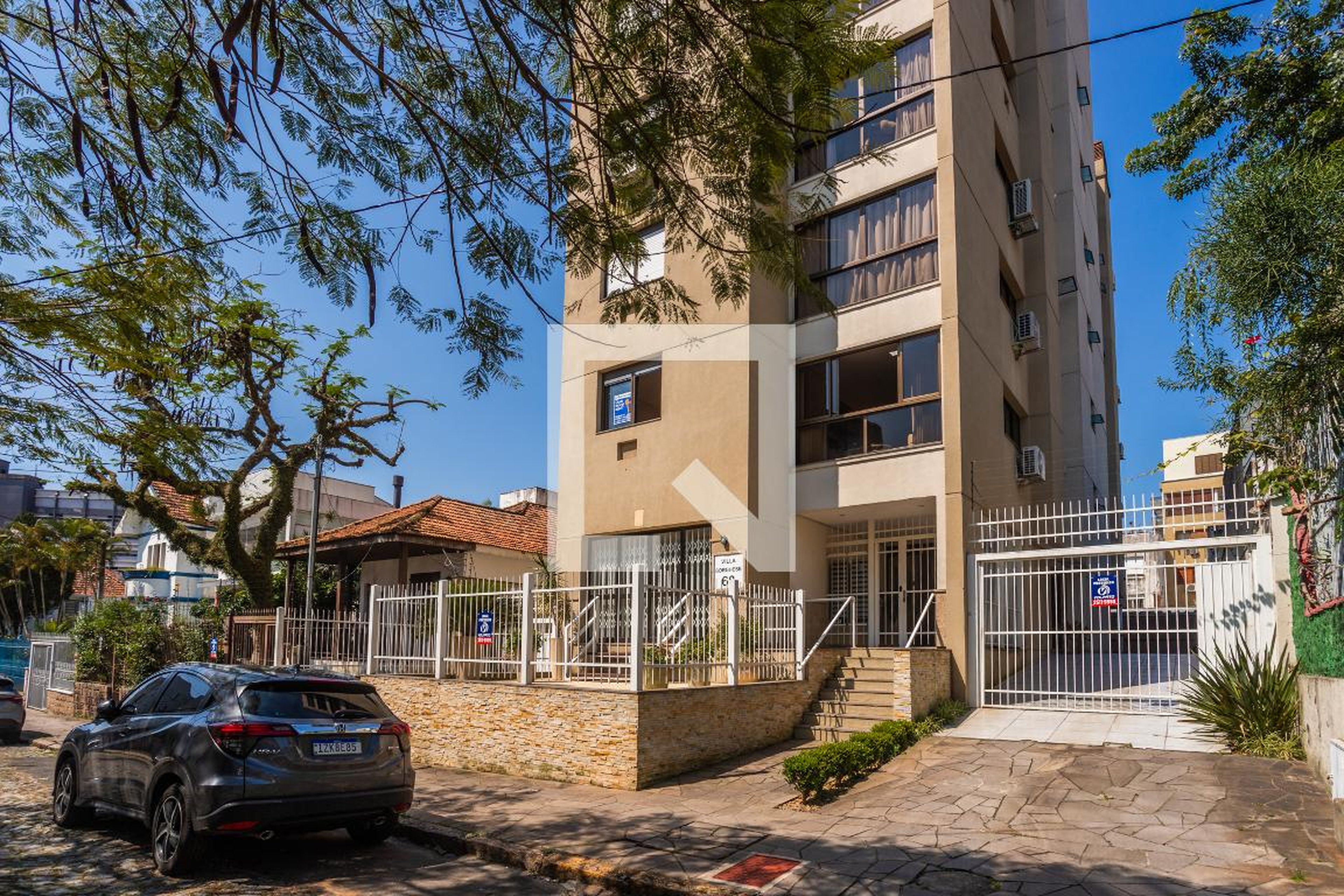 Fachada Condomínio em Rua Zamenhoff, 68