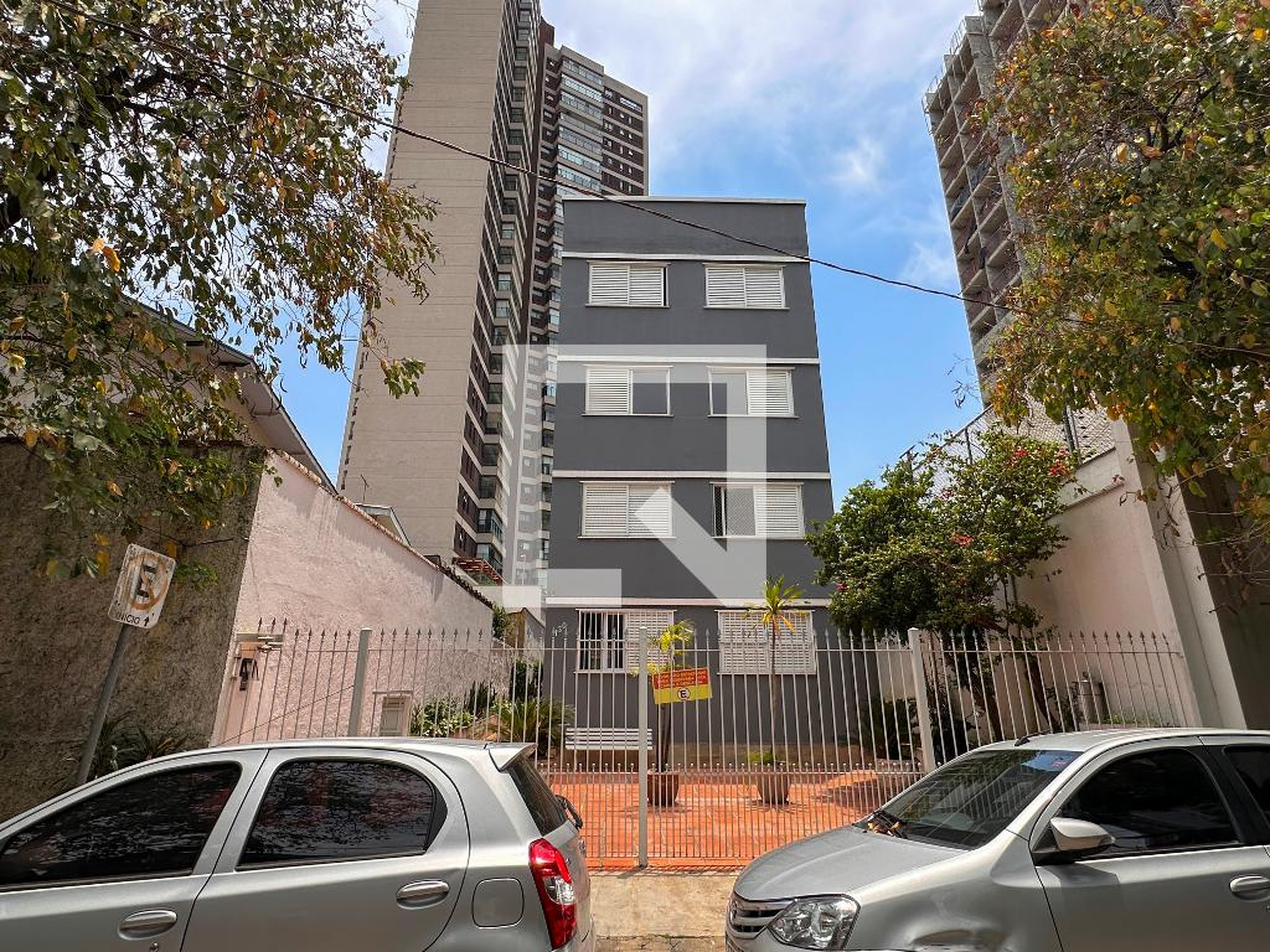 Fachada Condomínio em Rua Cacilda Becker, 130