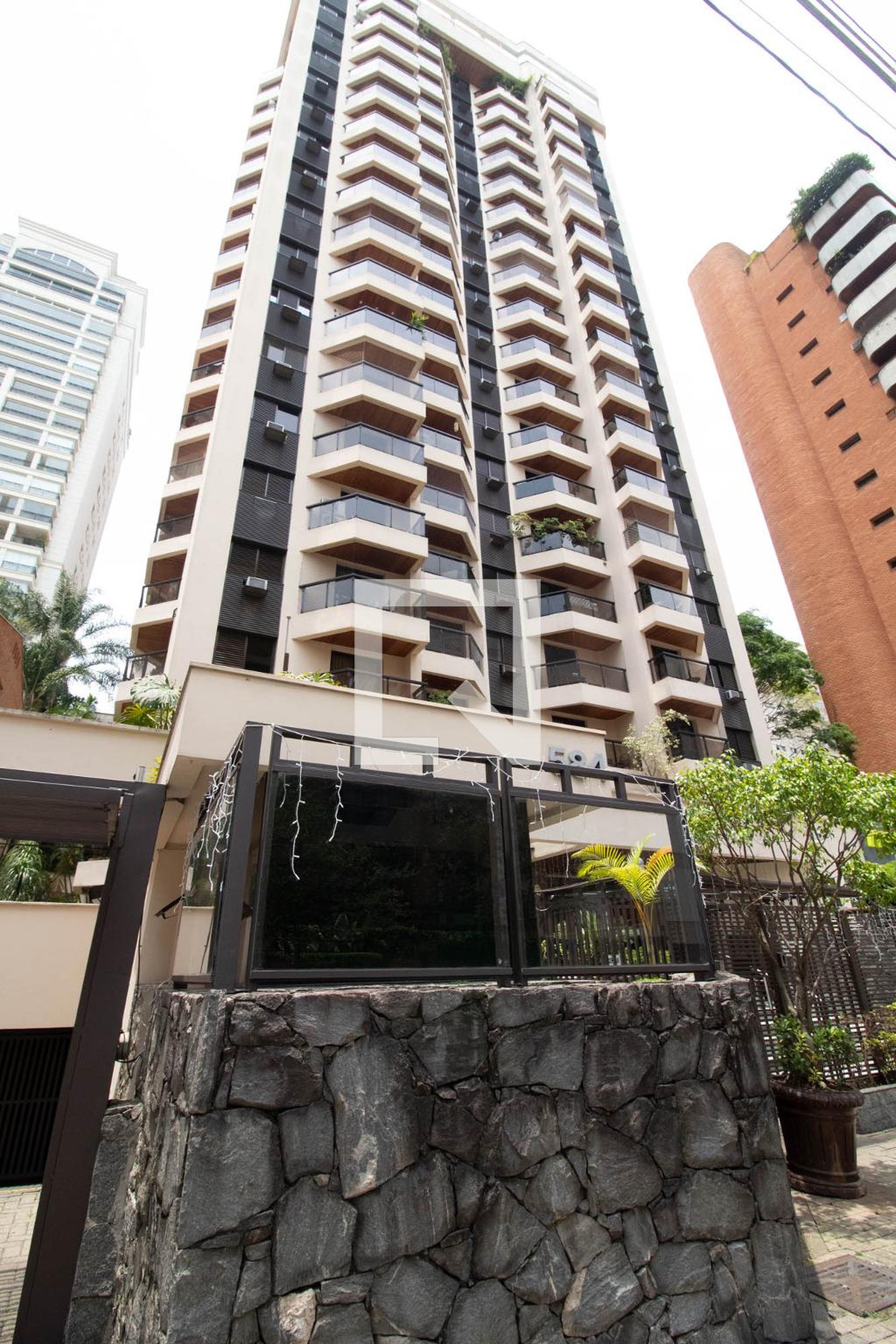 Fachada Condomínio em Alameda Franca, 525