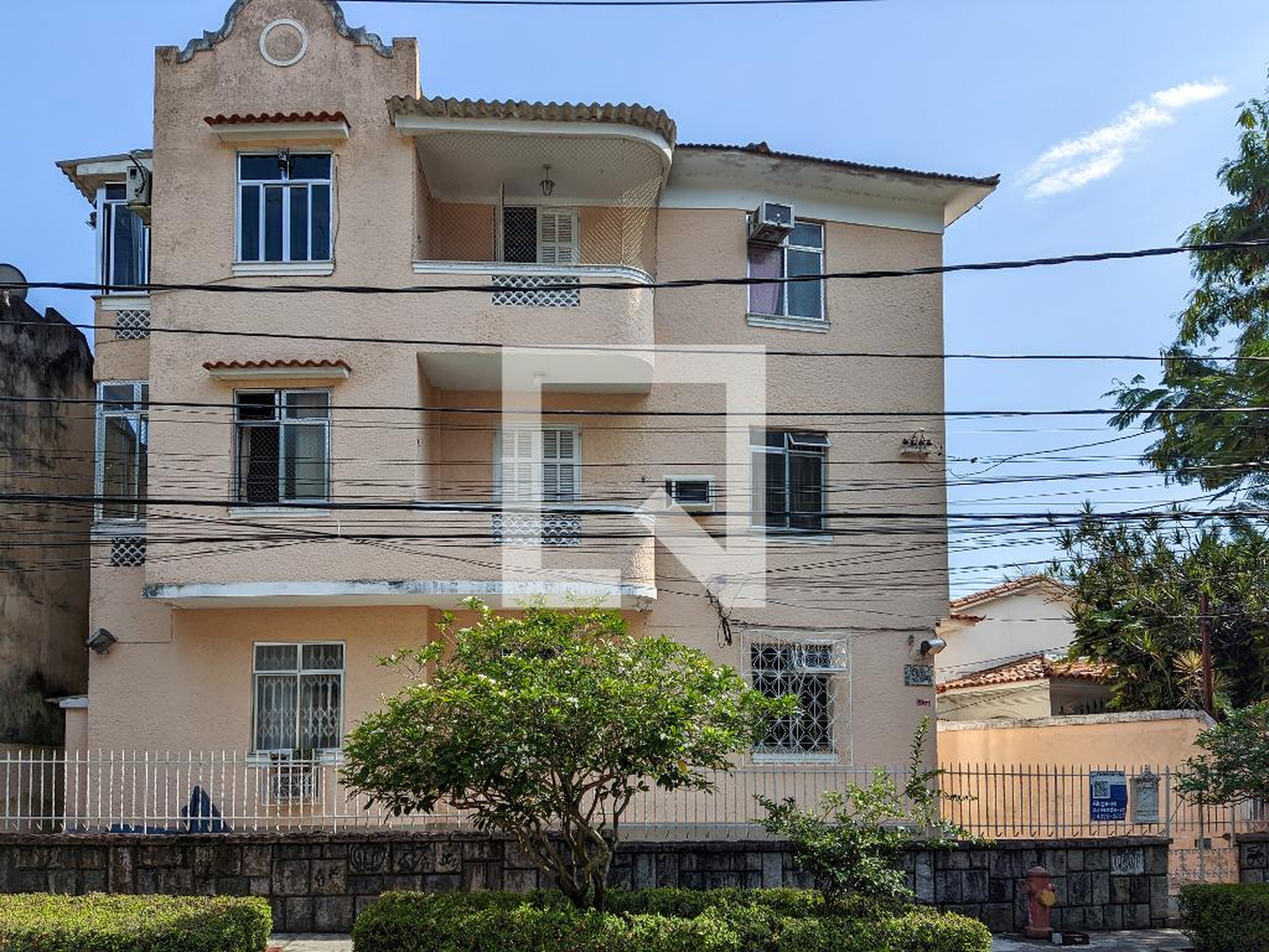 Fachada do Prédio Condomínio Raja Gabaglia