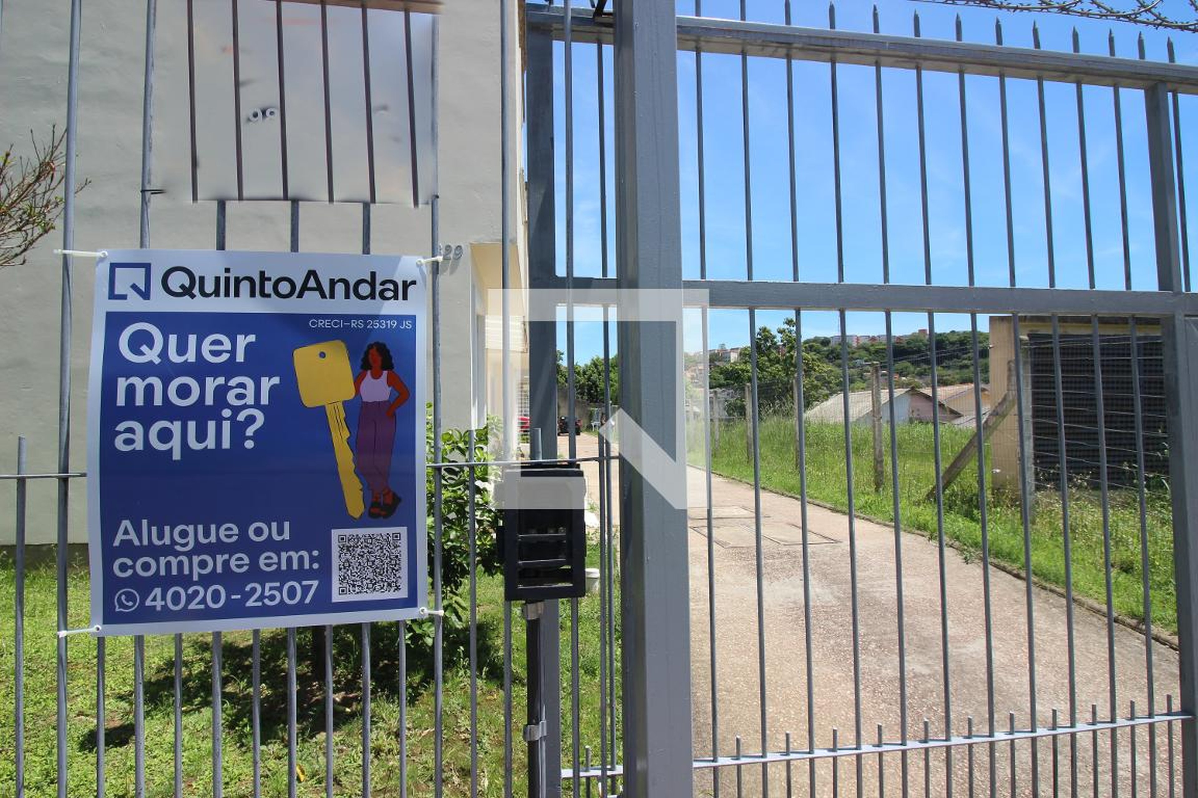 Fachada do condomínio Condomínio em Rua Cangussu, 329