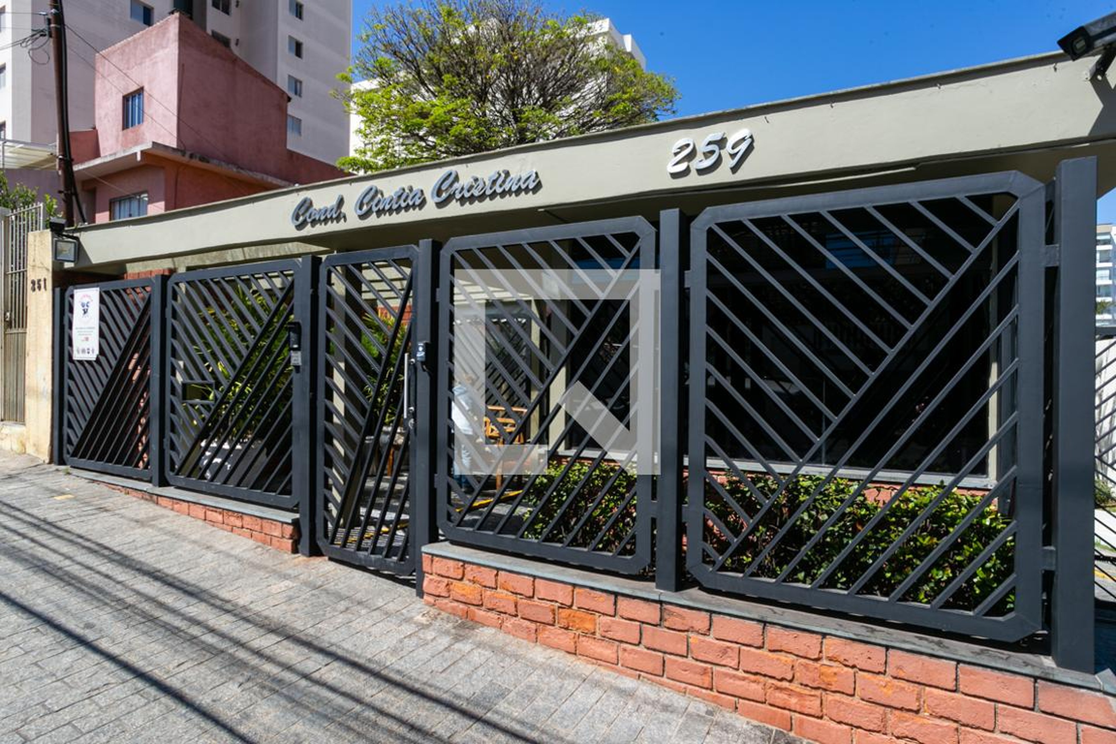 Fachada do condomínio Edifício Cíntia Cristina