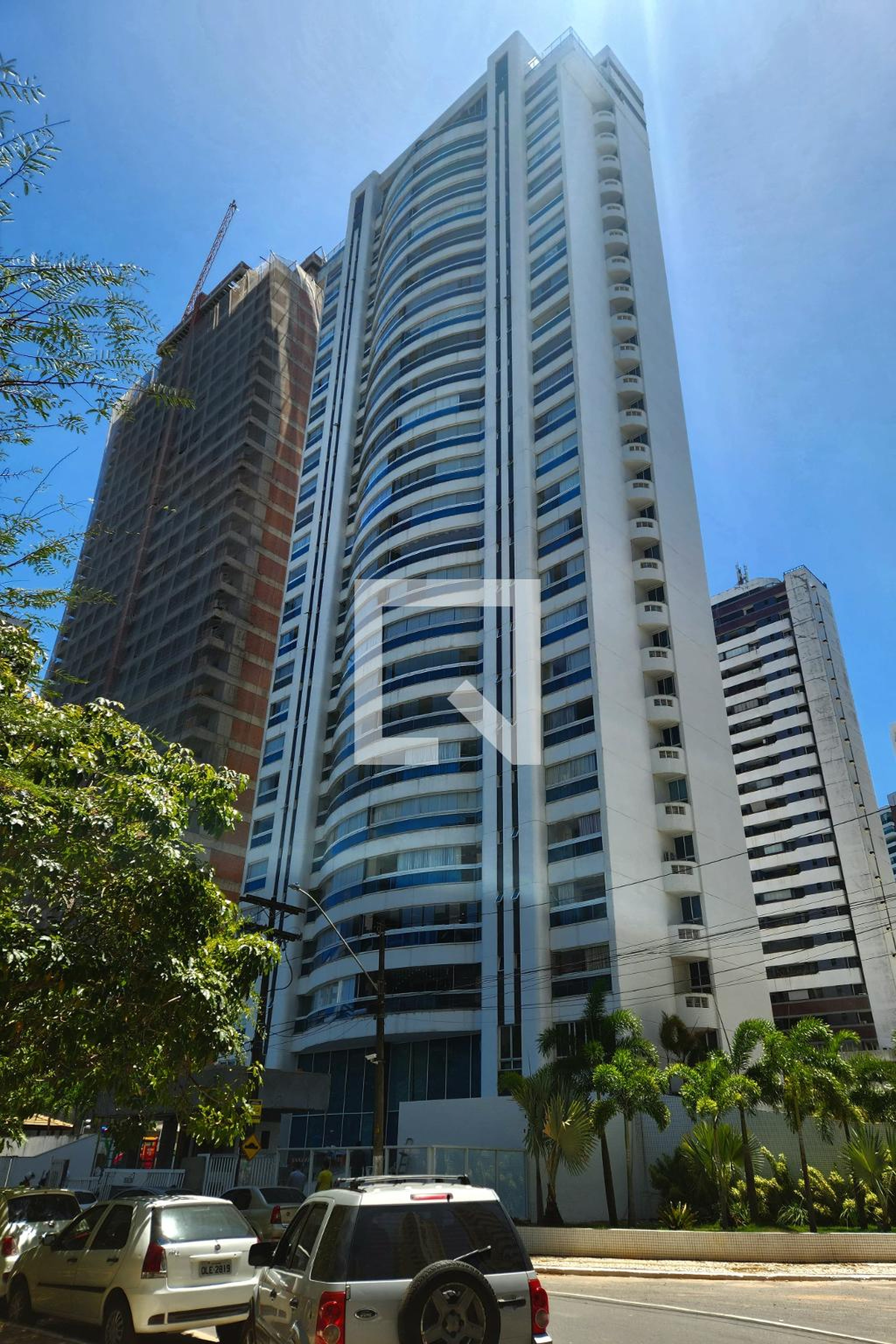 Fachada do Condomínio Condomínio Sky Residence