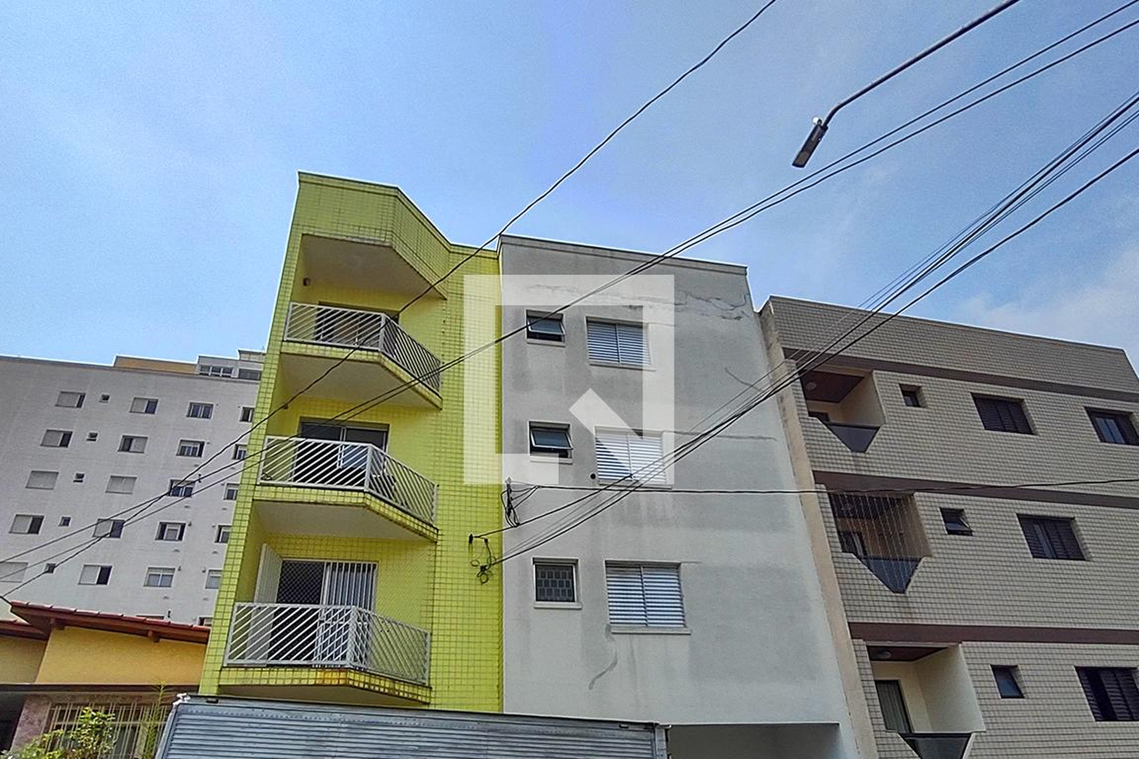 Fachada Condomínio em Rua Paraguassu, 241