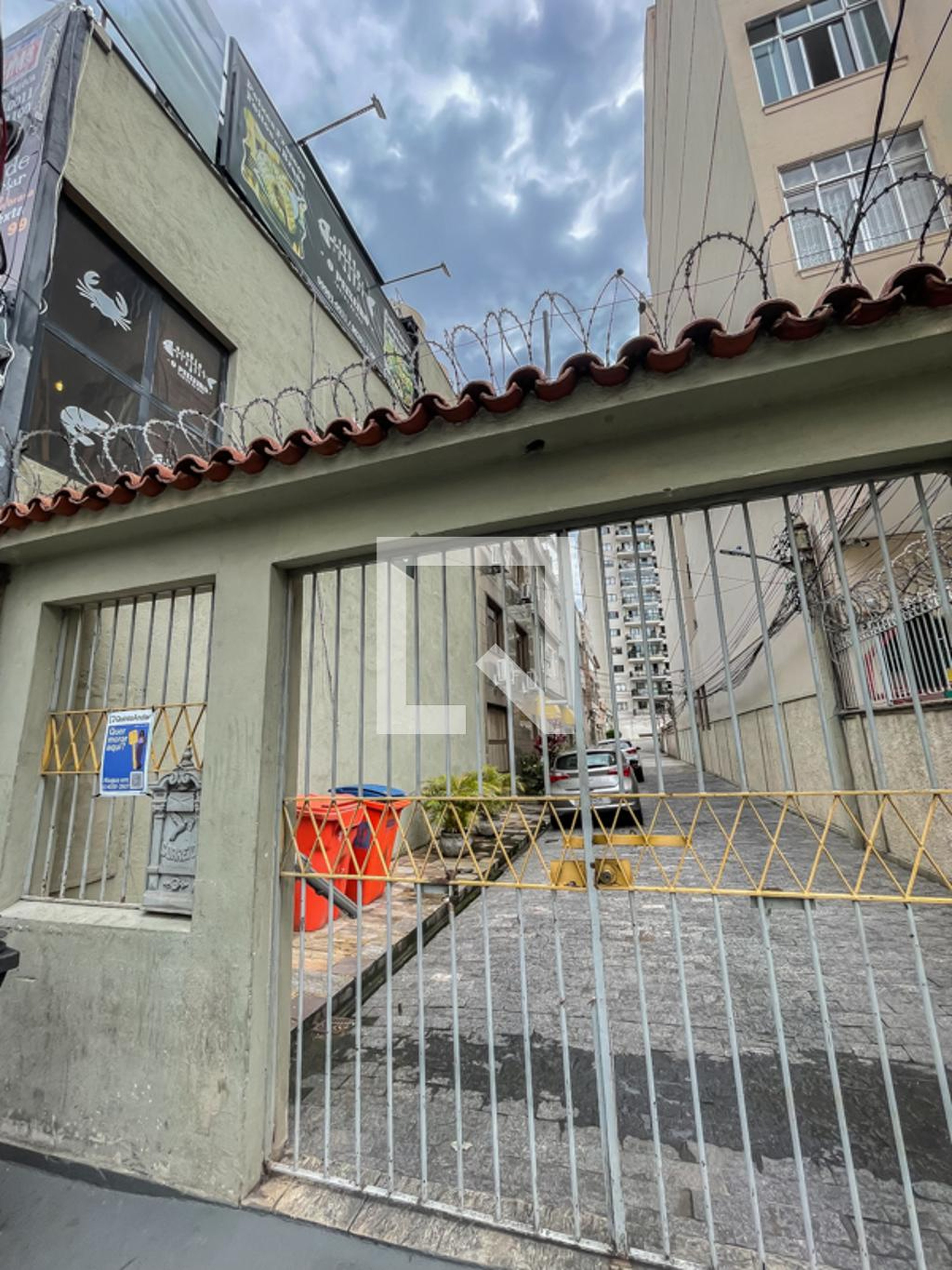 Fachada Condomínio em Rua Mariz e Barros, 1080