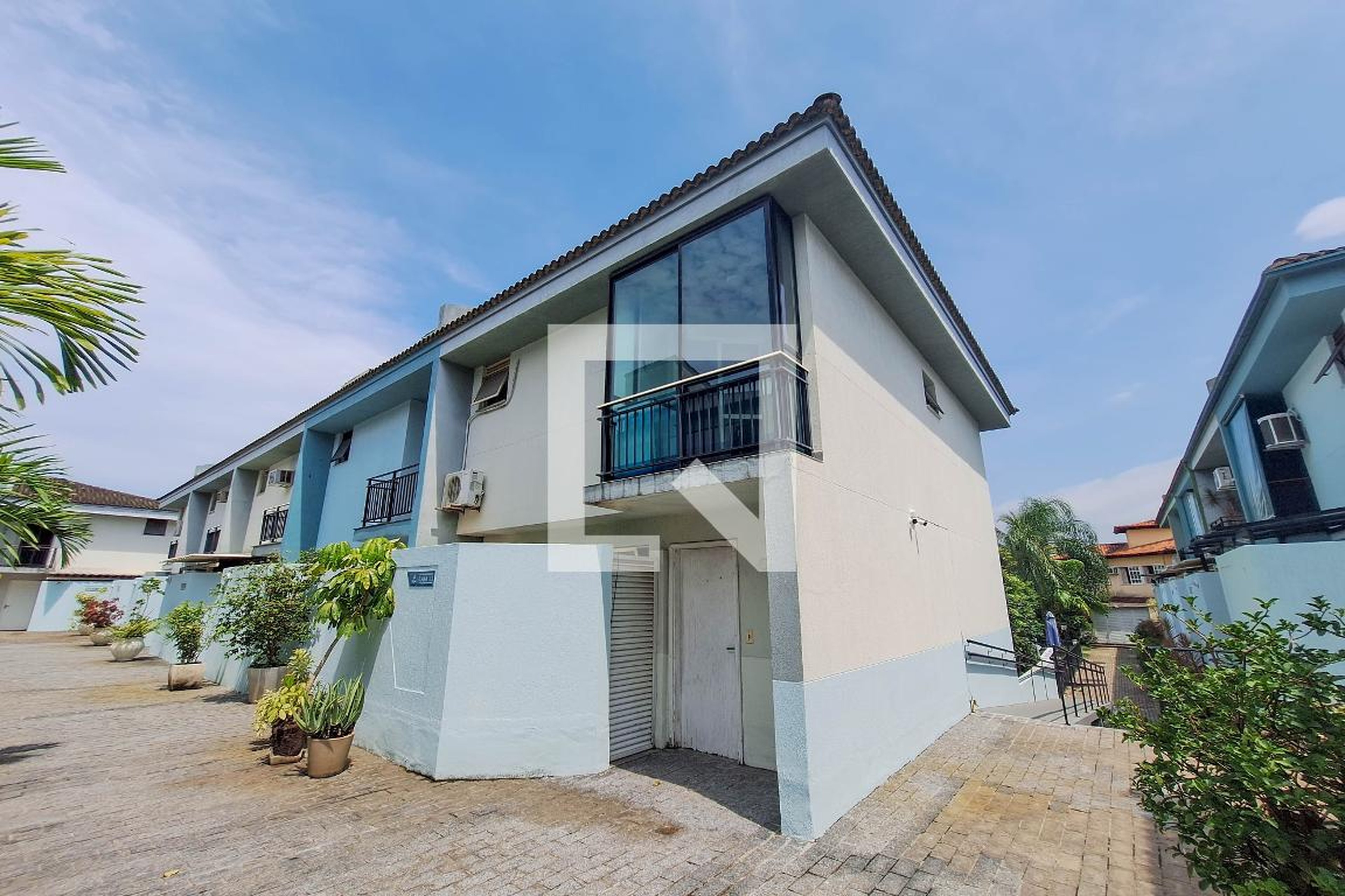 Fachada Condomínio em Rua Jayme Bittencourt, 21