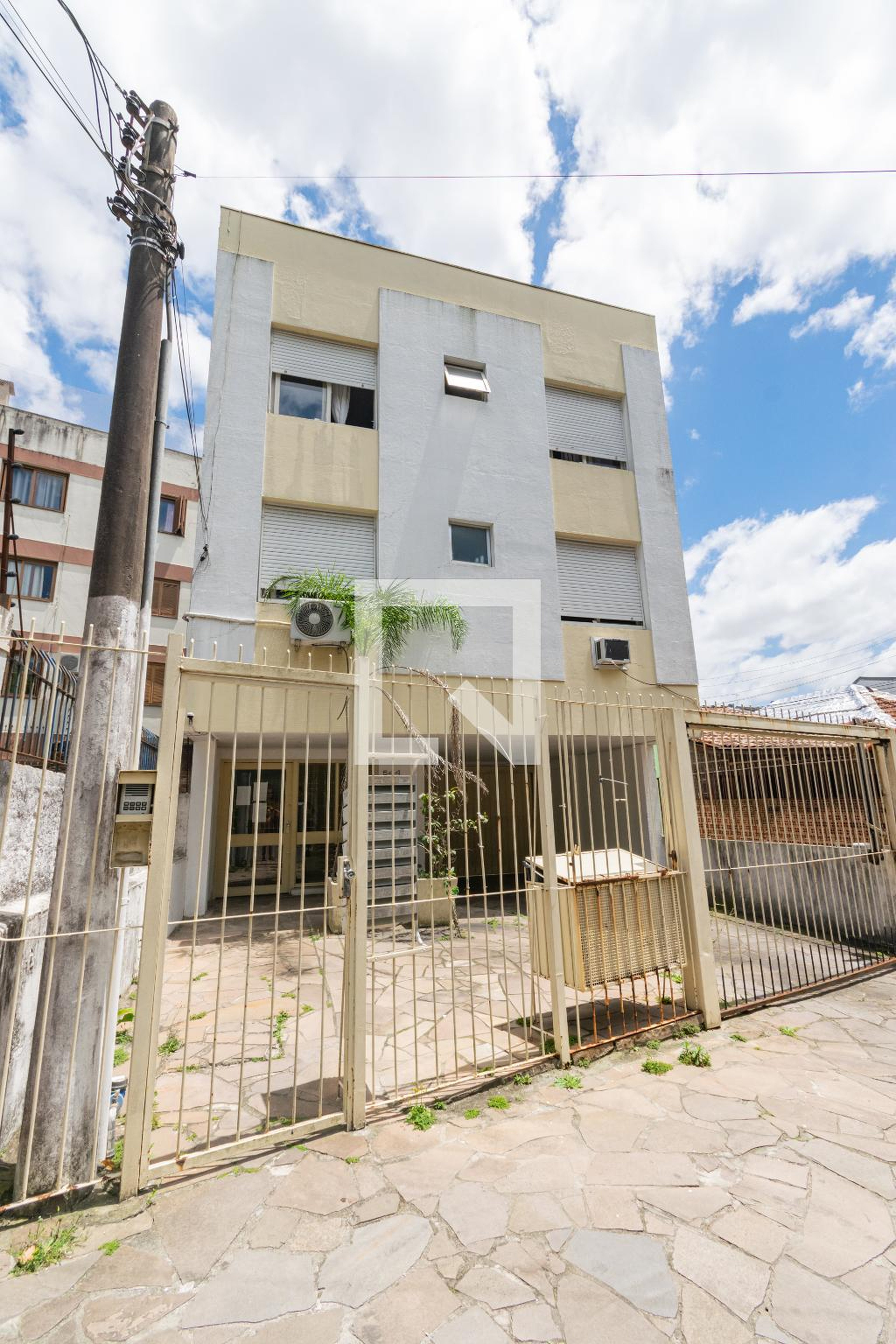 Fachada Condomínio em Rua Luiz de Camões, 644