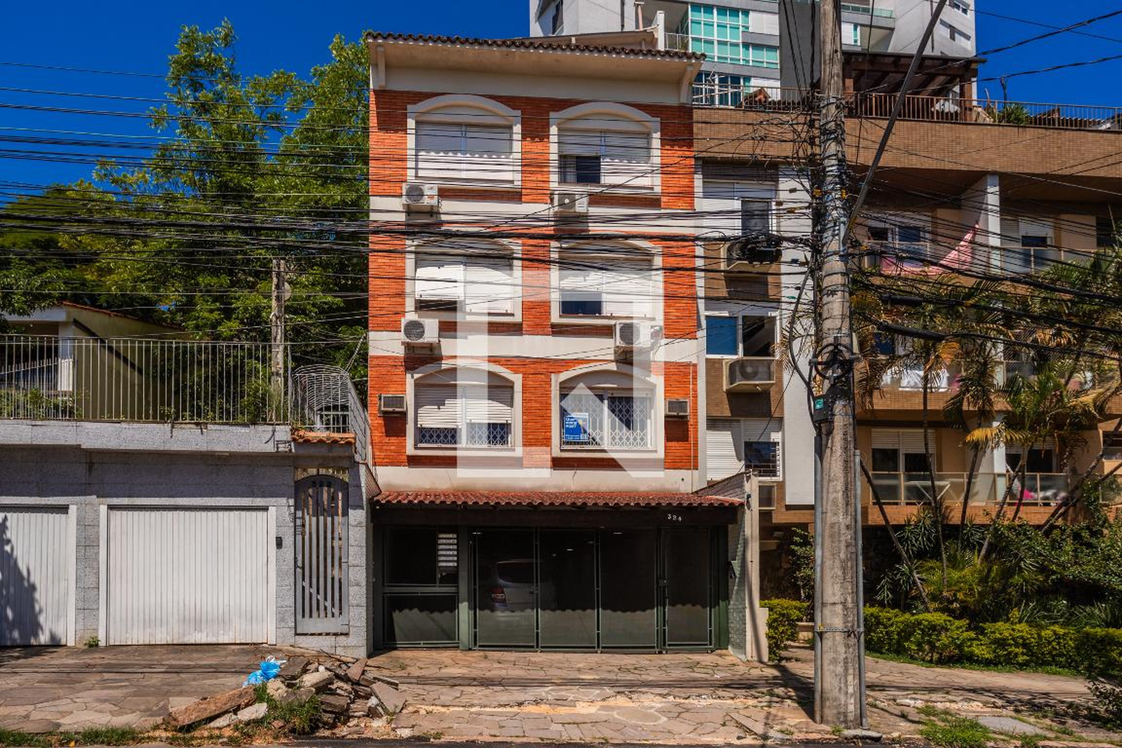 Fachada Condomínio em Rua Pedro Chaves Barcelos, 324