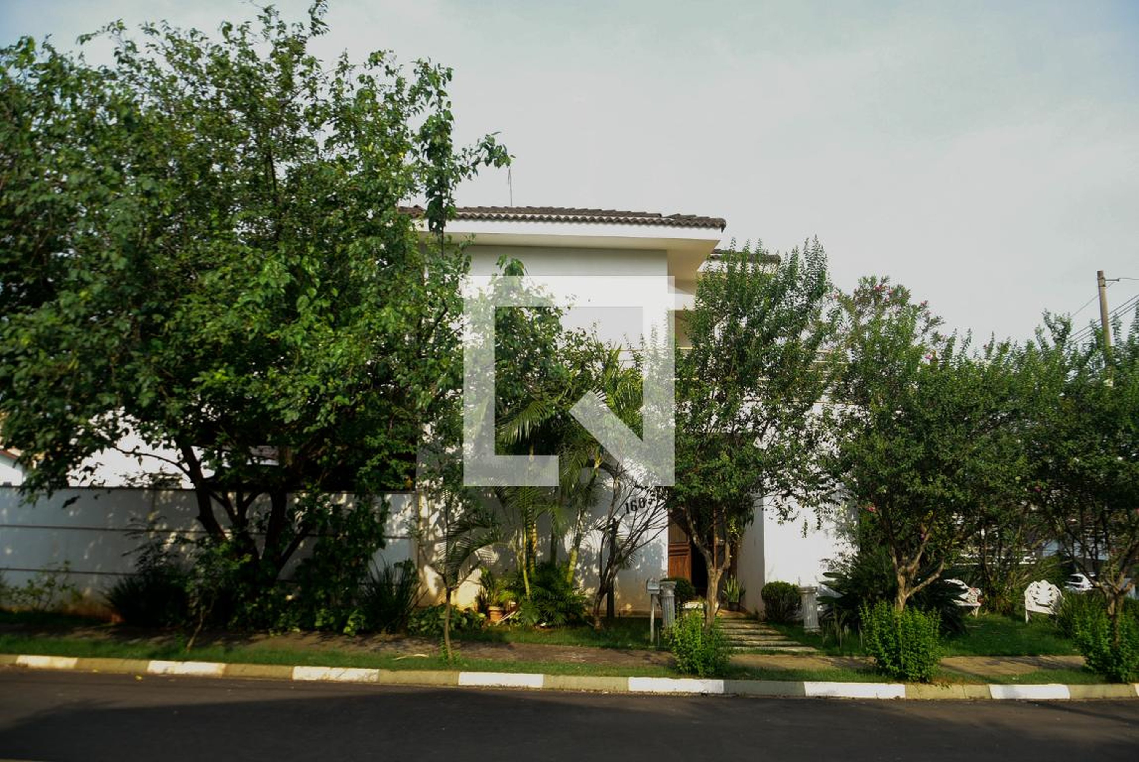 Fachada Condomínio em Rua Clodoaldo Fructuoso, 160