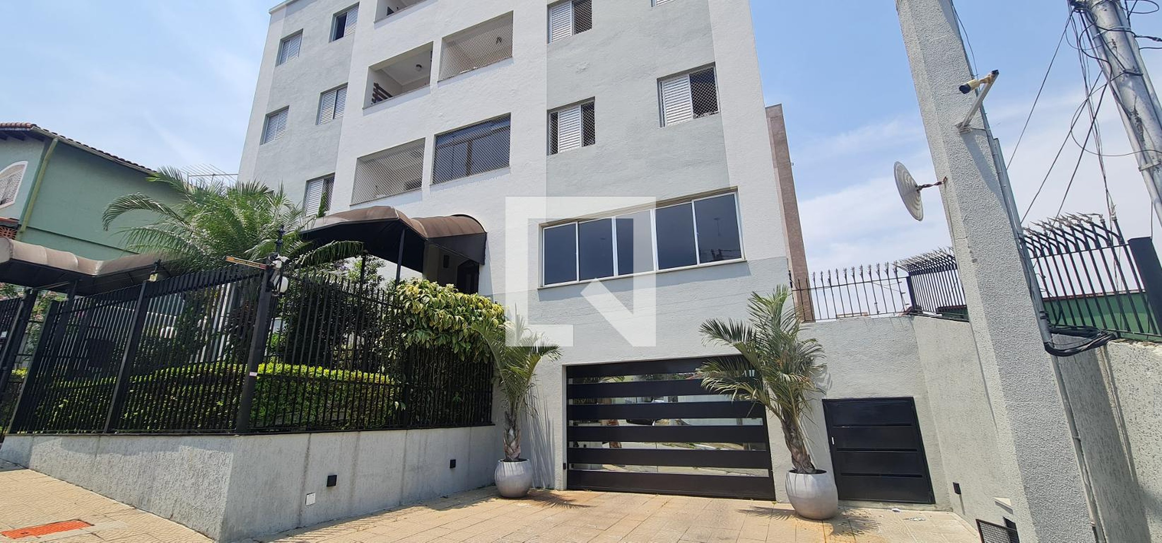 Fachada Condomínio em Rua Santo Eugênio, 143