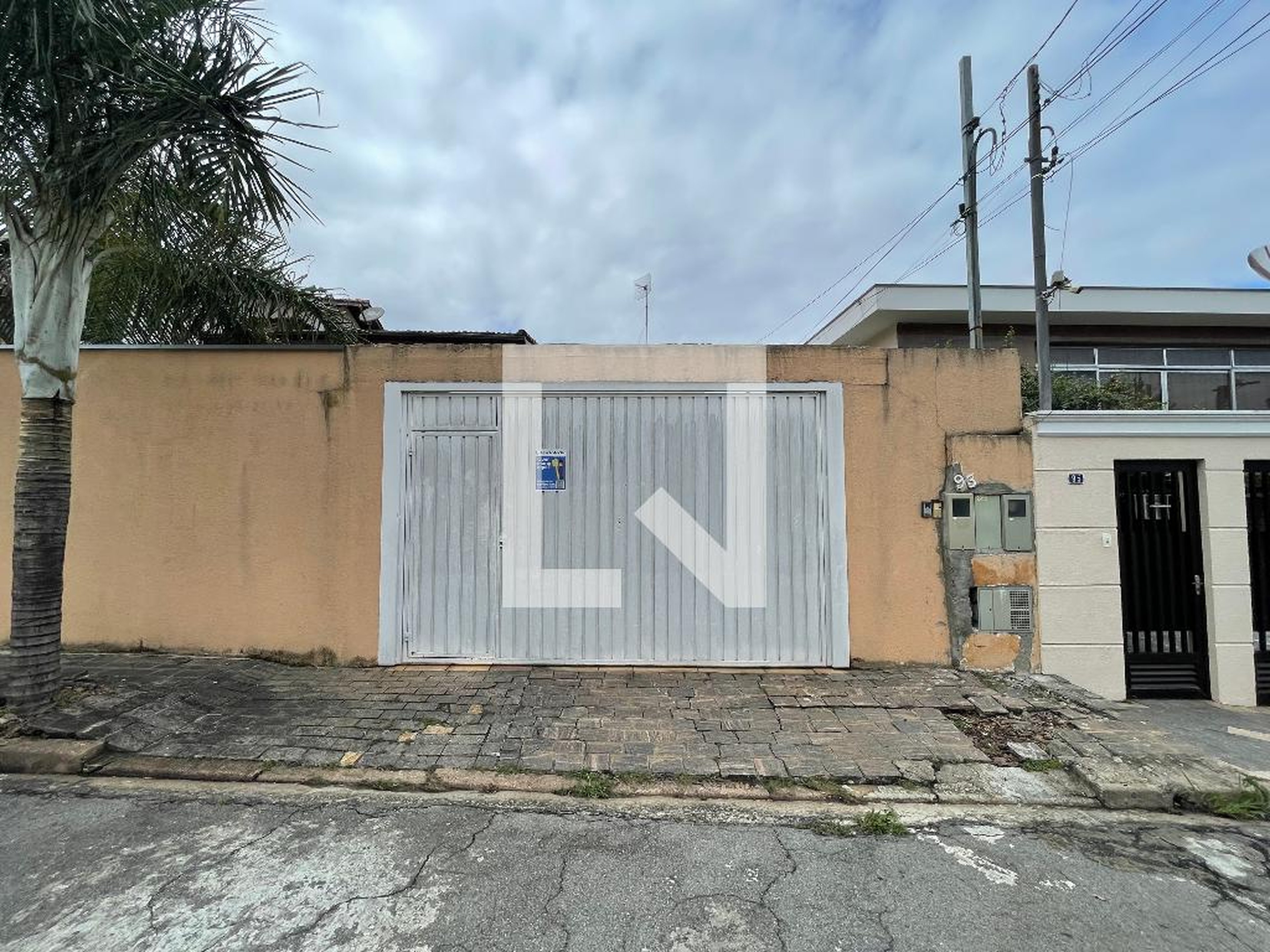 Fachada Condomínio em Rua Heitor Ariente, 93