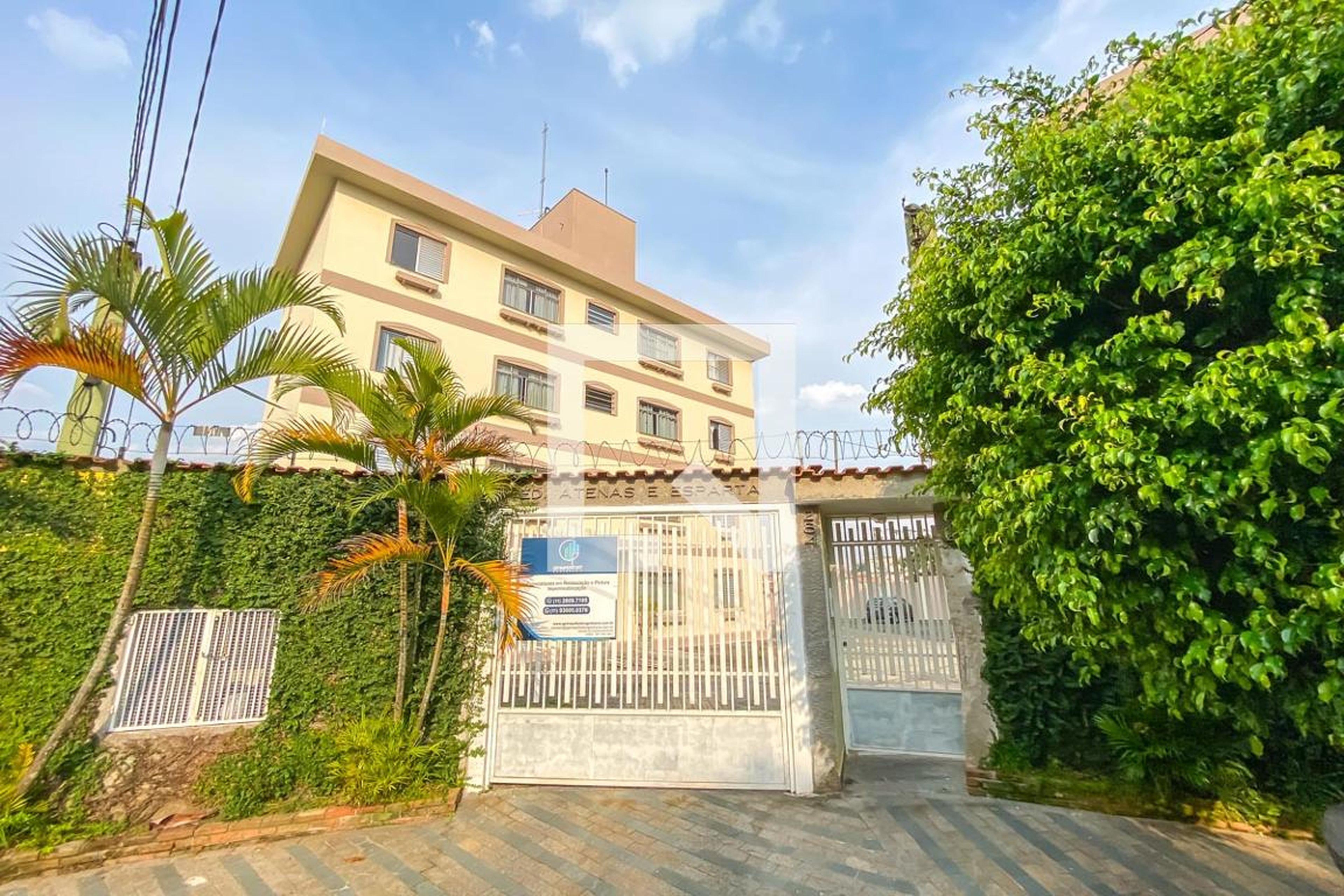 Fachada Condomínio em Rua Senador Francisco de Menezes Pímentel, 274