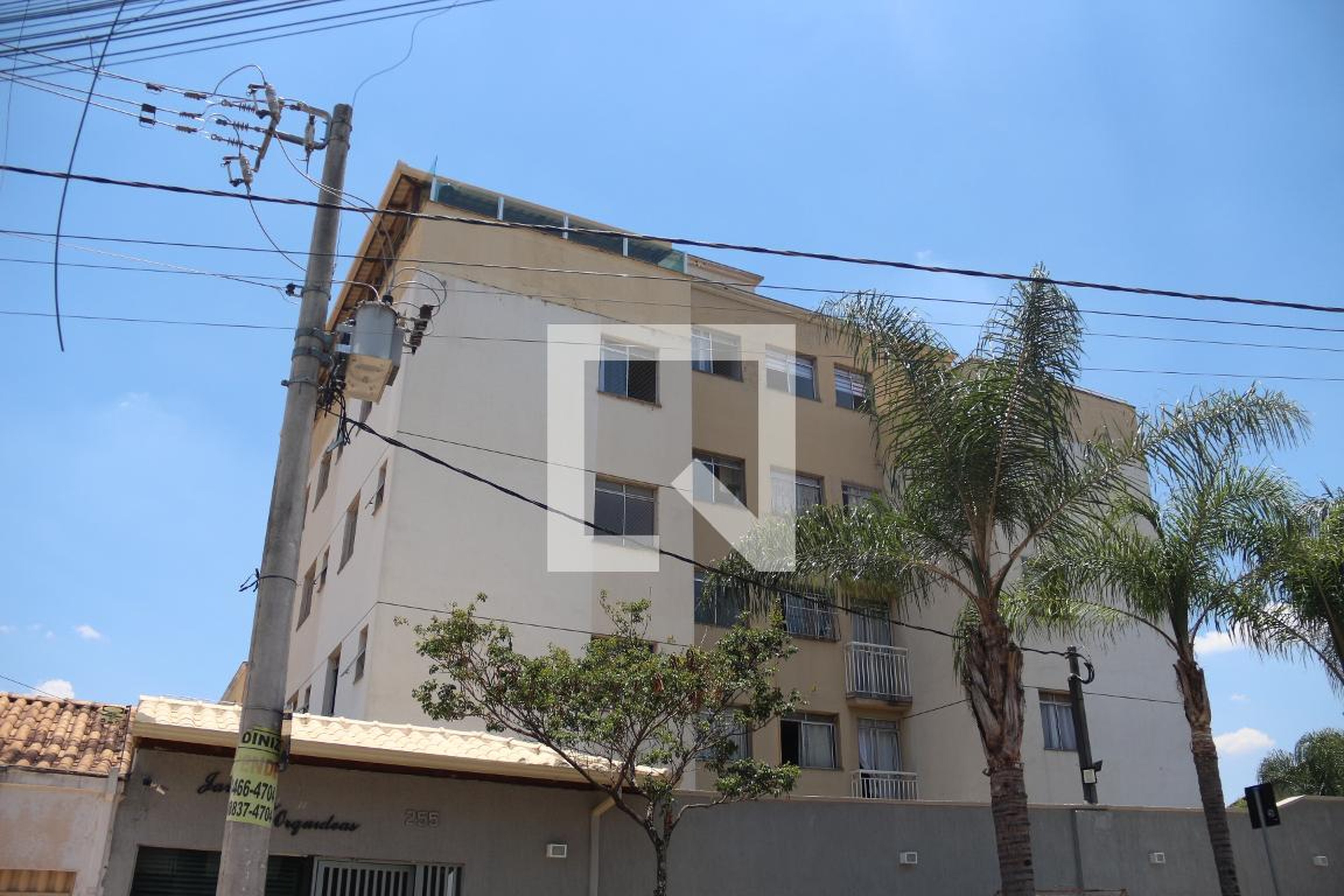 Fachada Condomínio em Rua Adelina Maria de Oliveira, 255