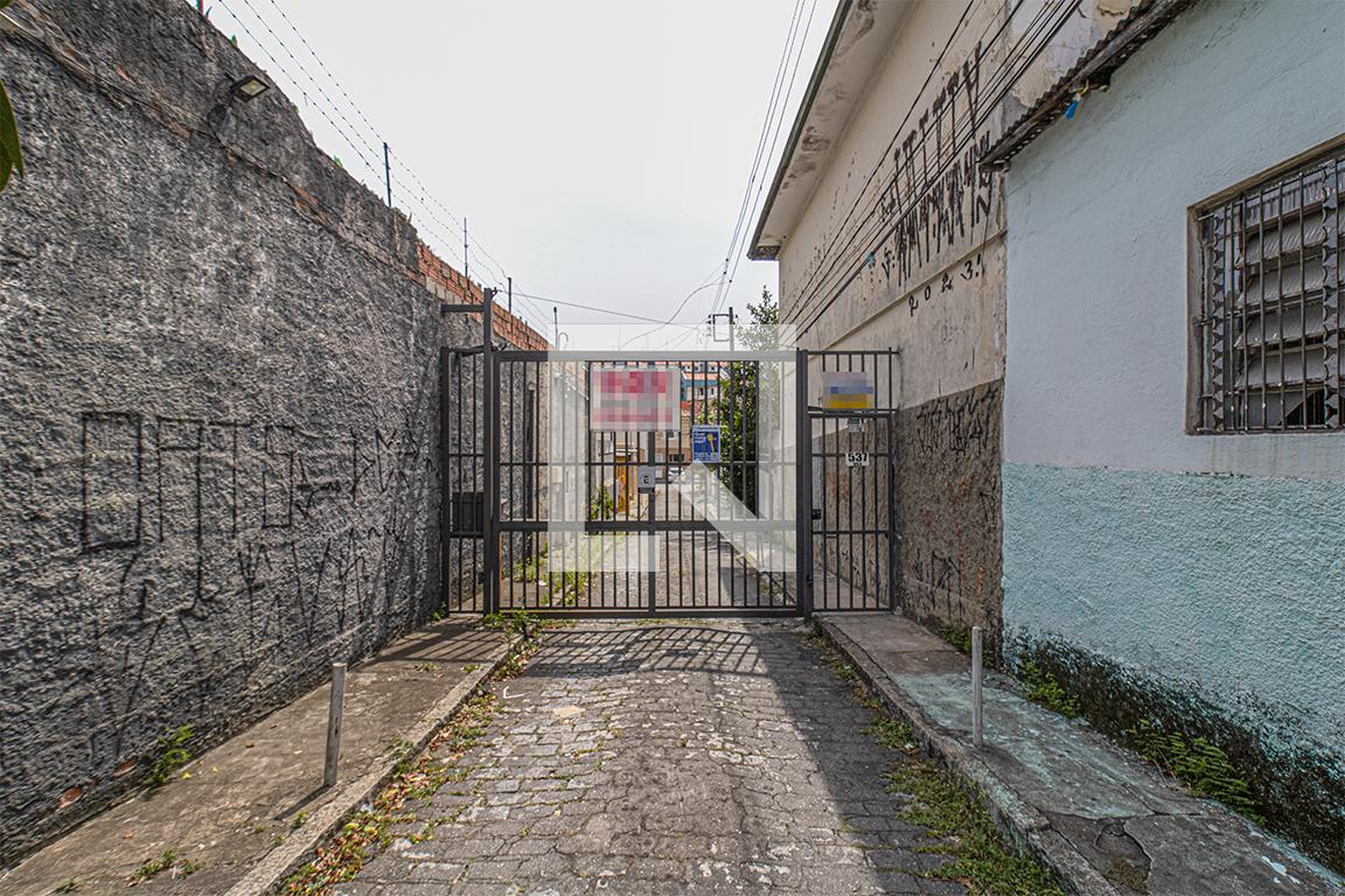 fachada Condomínio em Estrada das Lágrimas, 537