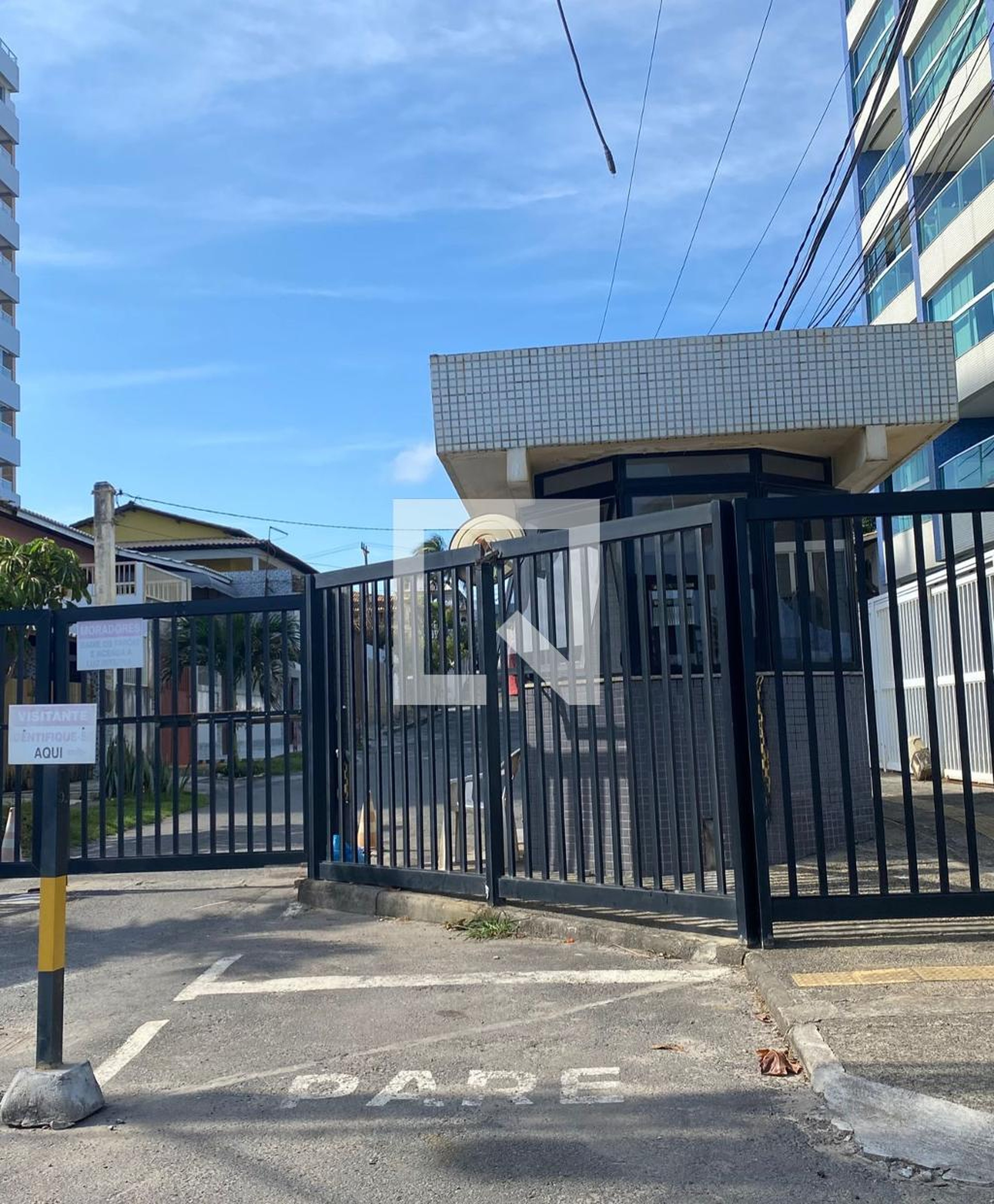 Fachada Condomínio em Rua Desembargador Antônio Bensabat, 170