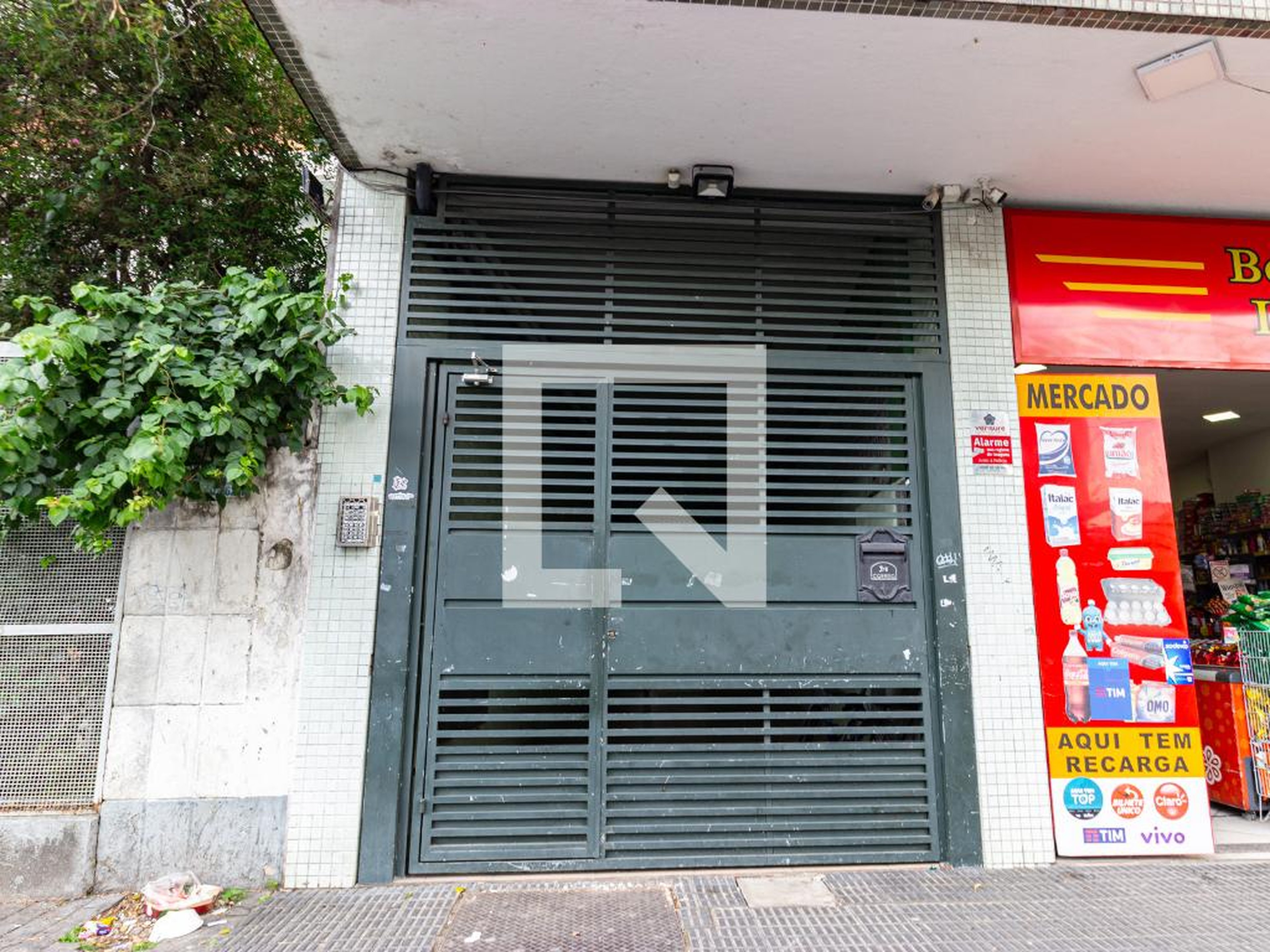 Fachada Condomínio em Rua Pedro Vicente, 225
