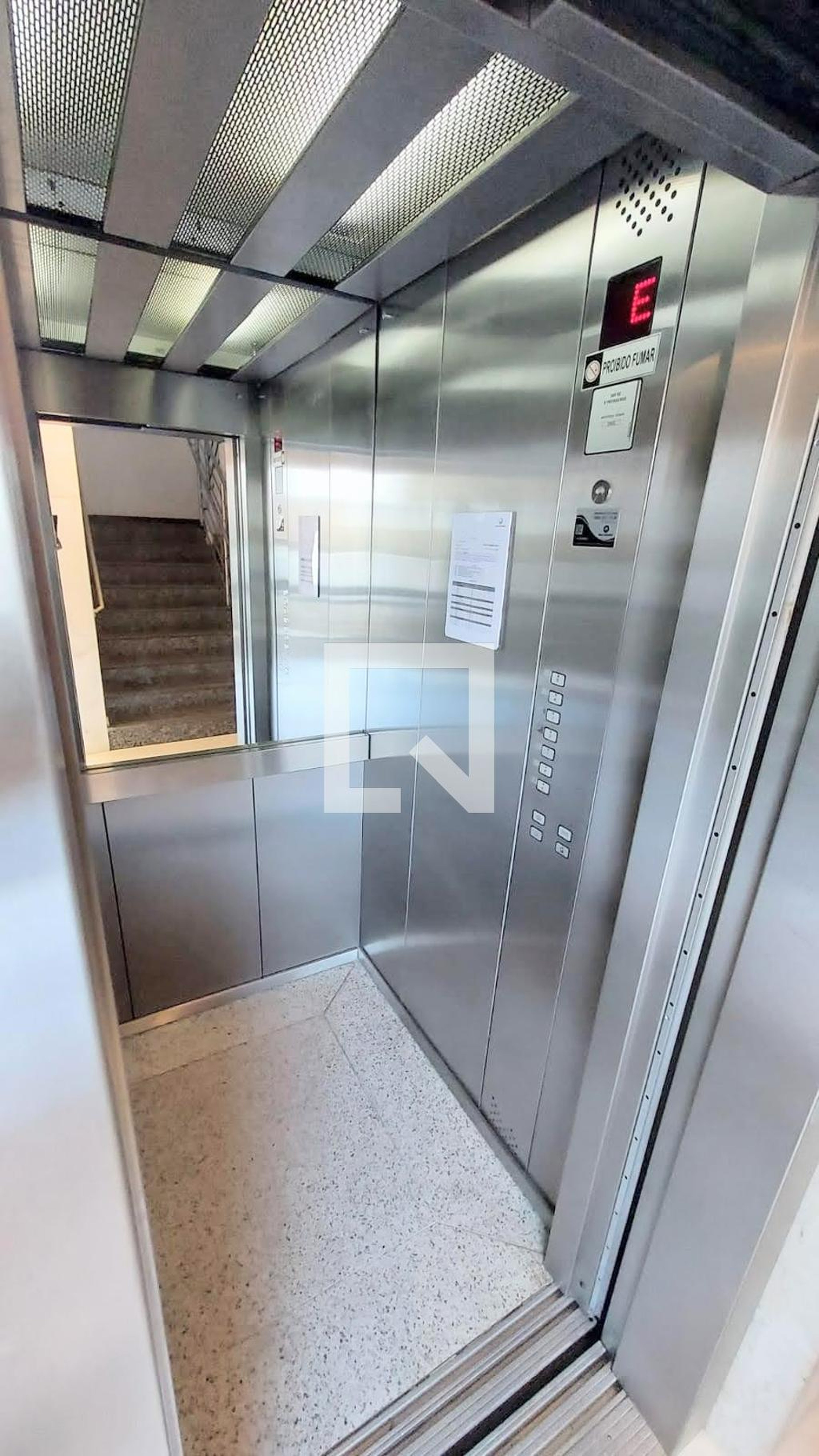 Elevador Condomínio em Rua Ramalhete, 586