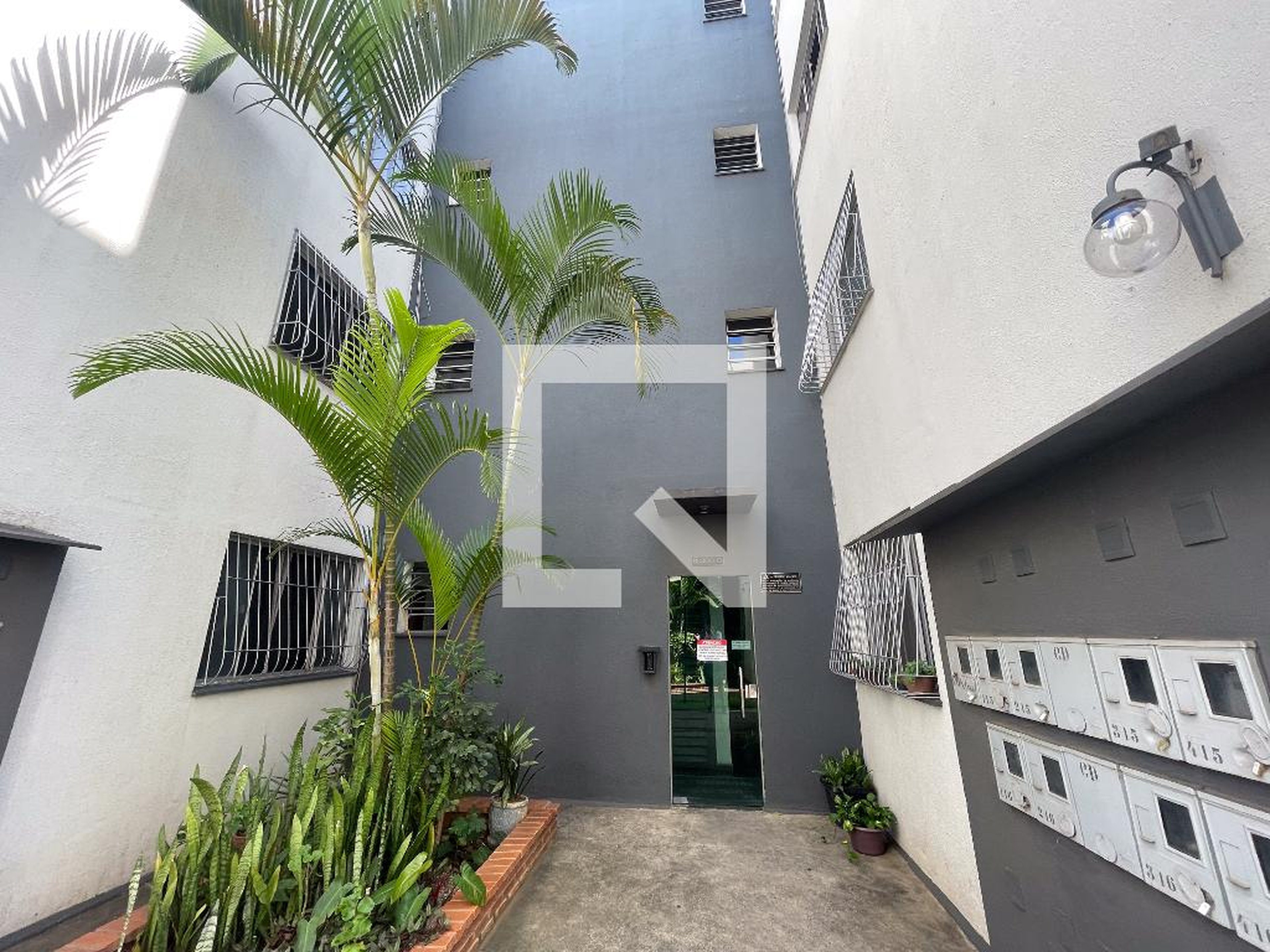 Hall de entrada Condomínio em Rua Marcone, 131