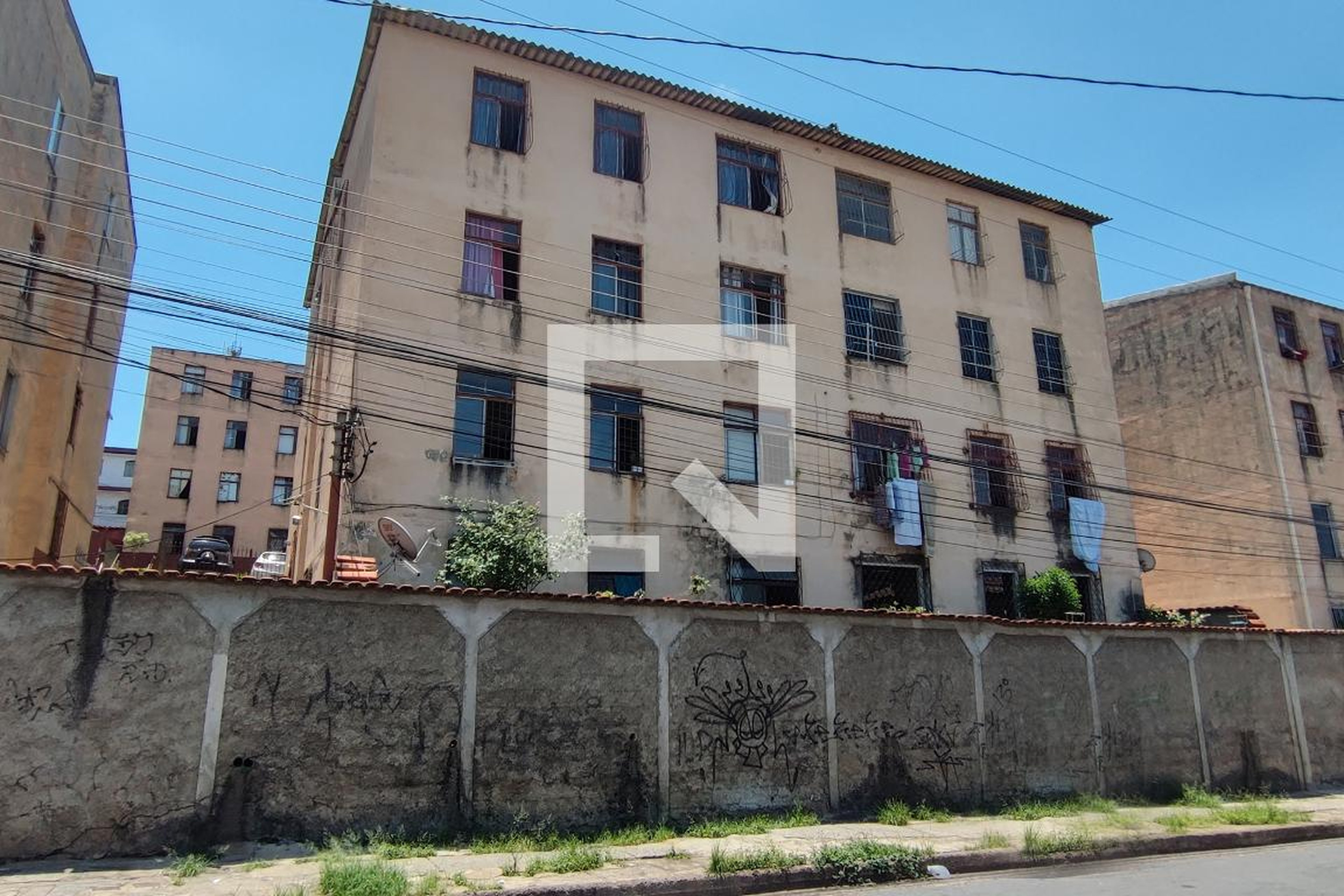 Fachada Condomínio em Rua Raimundo Rodrigues Lopes, 154