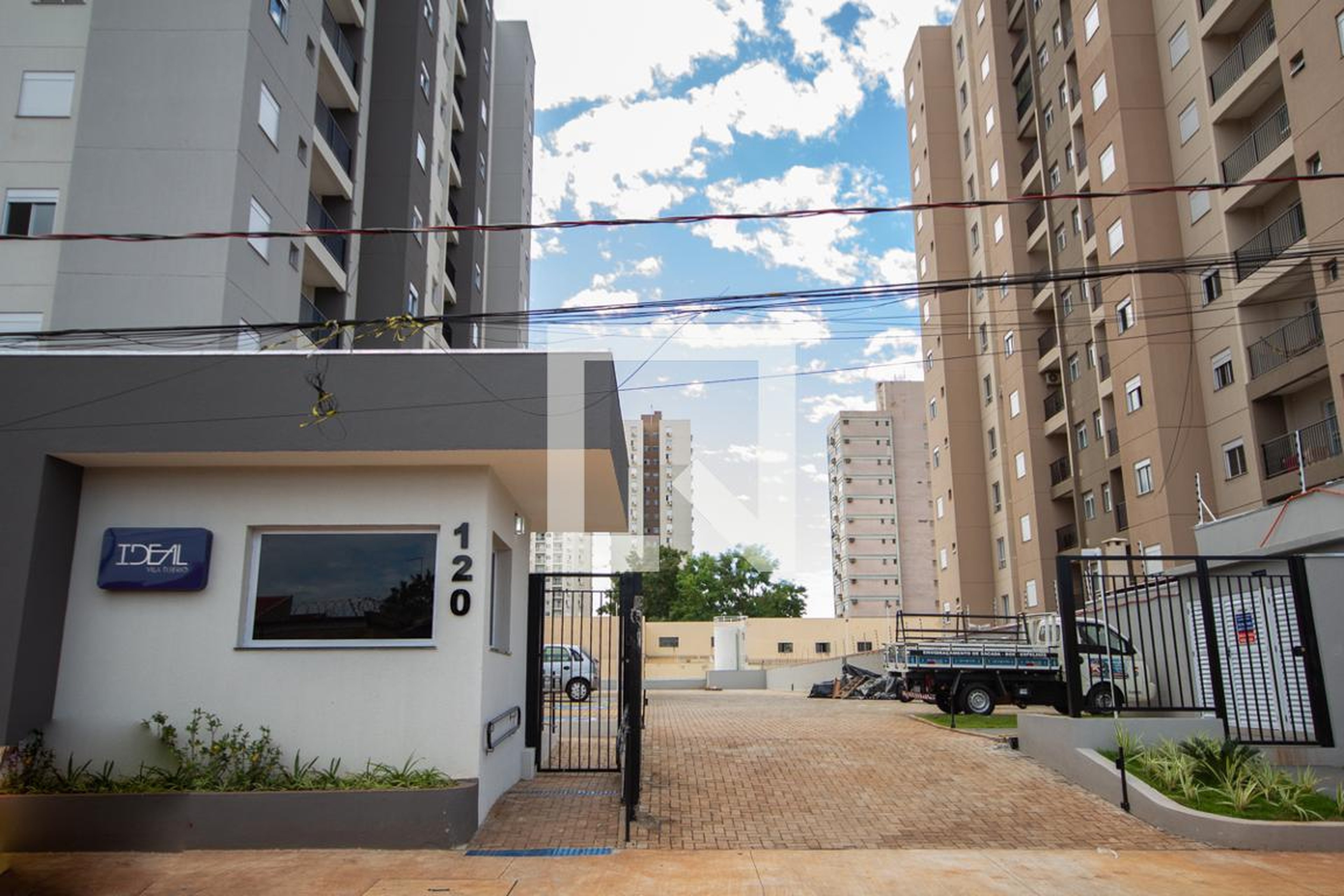 Fachada do condomínio Edifício Ideal Vila Tiberio