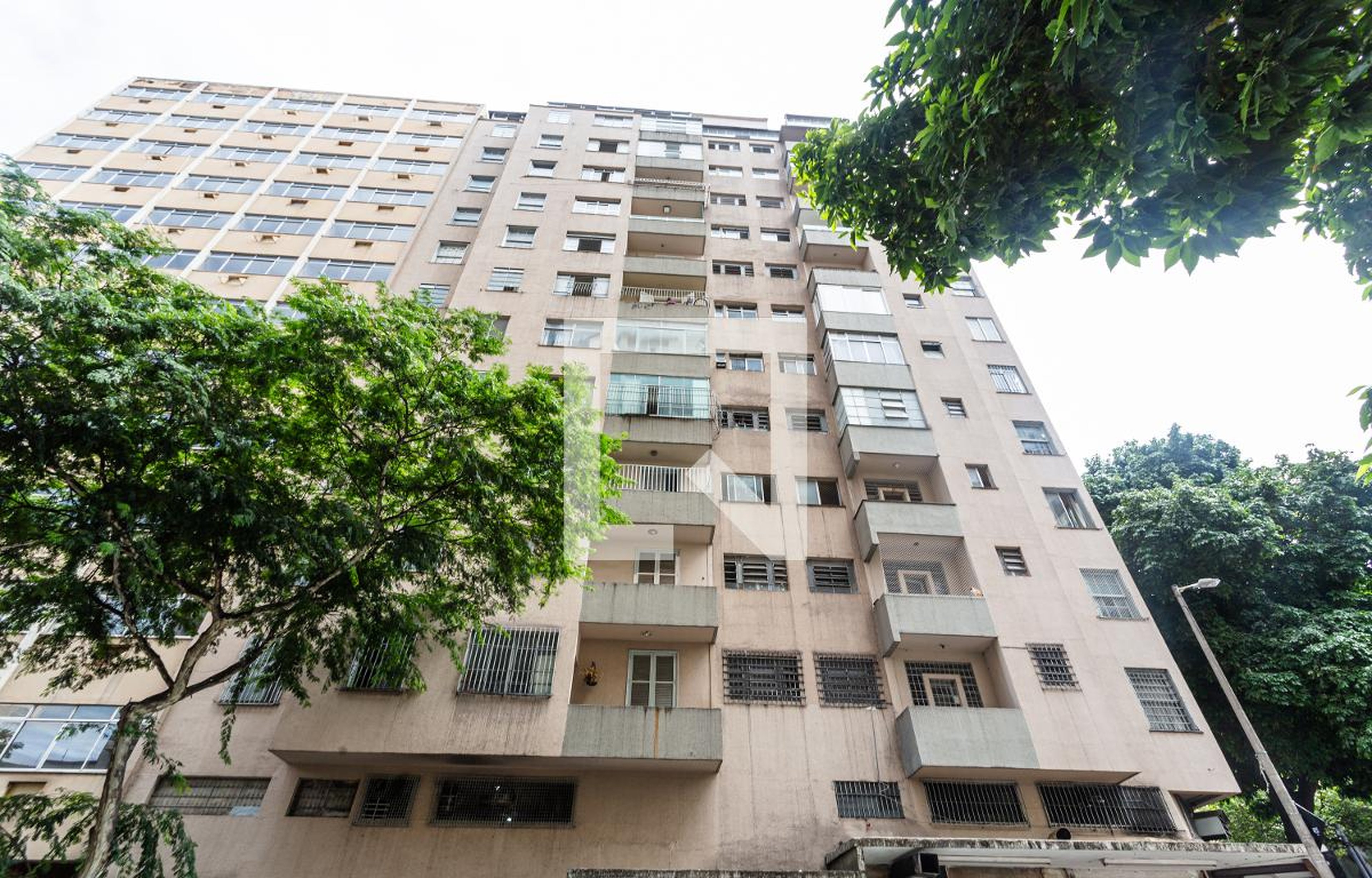 Fachada Condomínio em Rua dos Tamóios, 576