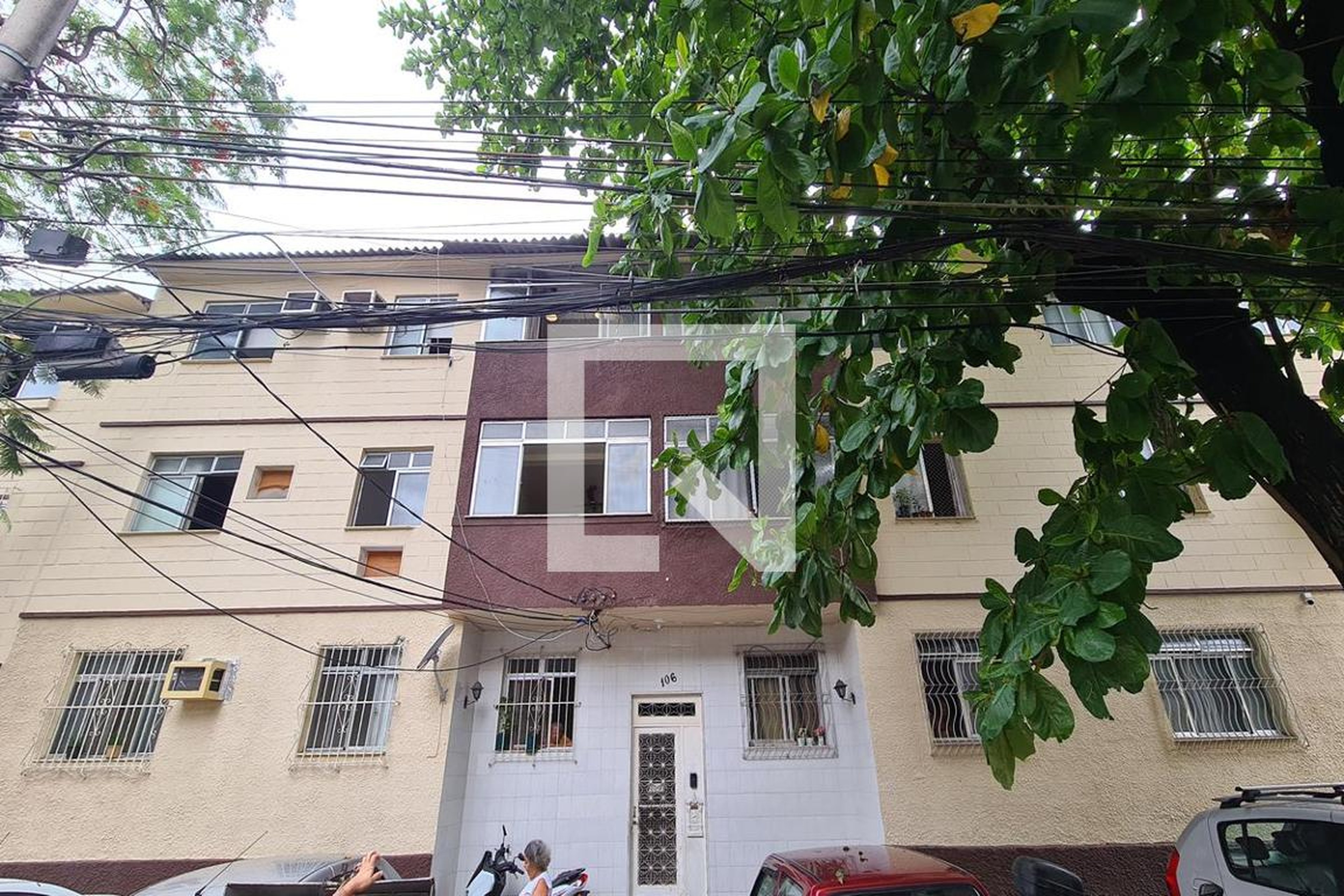 Fachada Condomínio em Rua Velinda Mauricio da Fonseca, 106