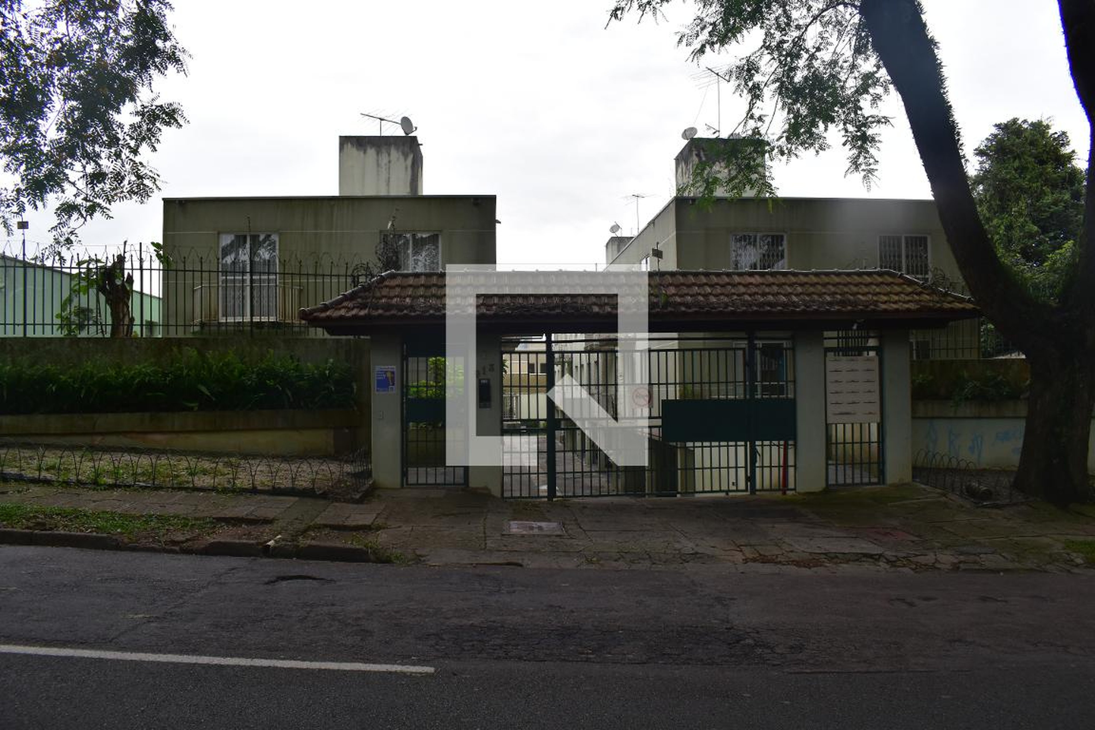 Fachada do condomínio Condomínio em Rua Major França Gomes, 916
