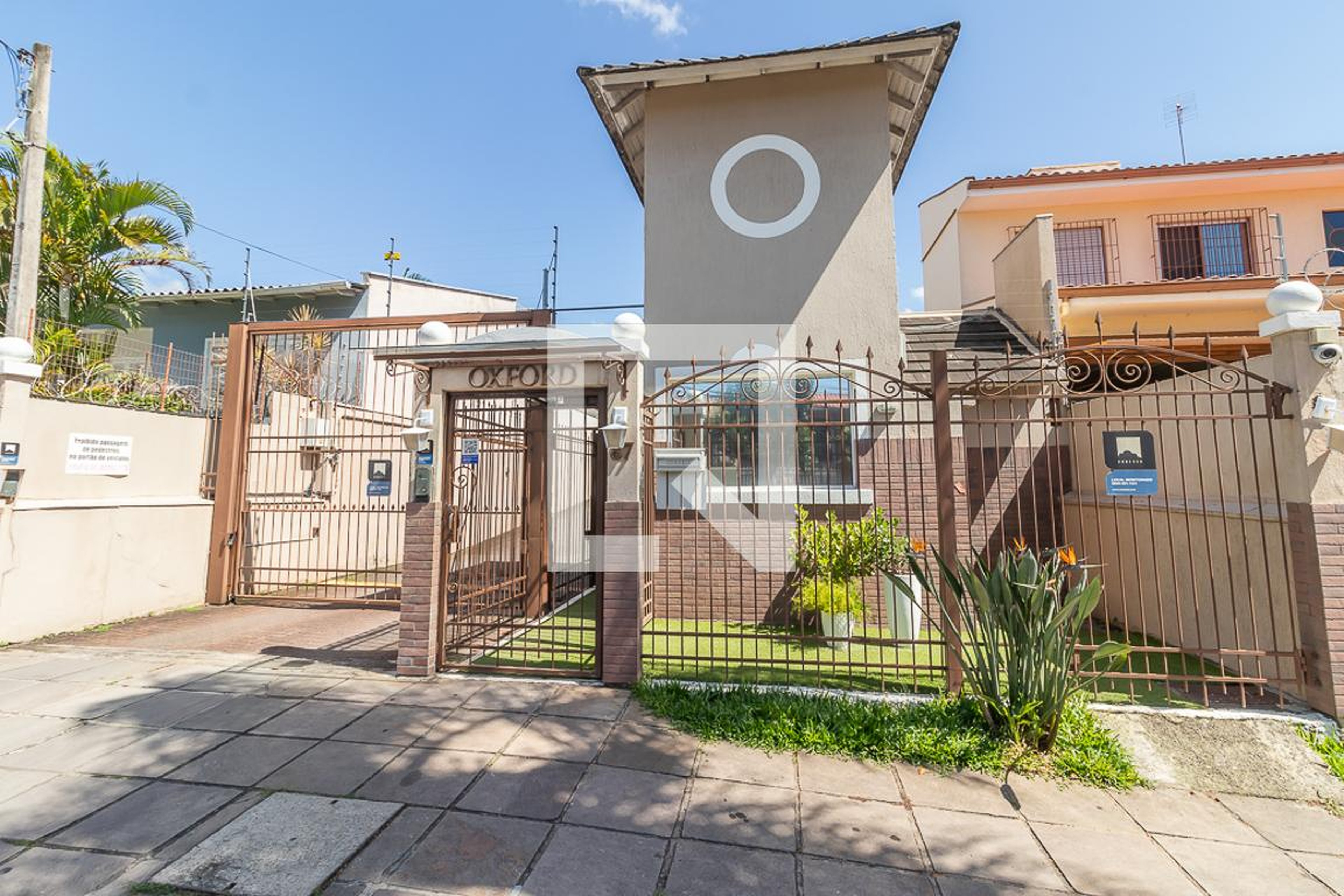 Fachada Condomínio Oxford House