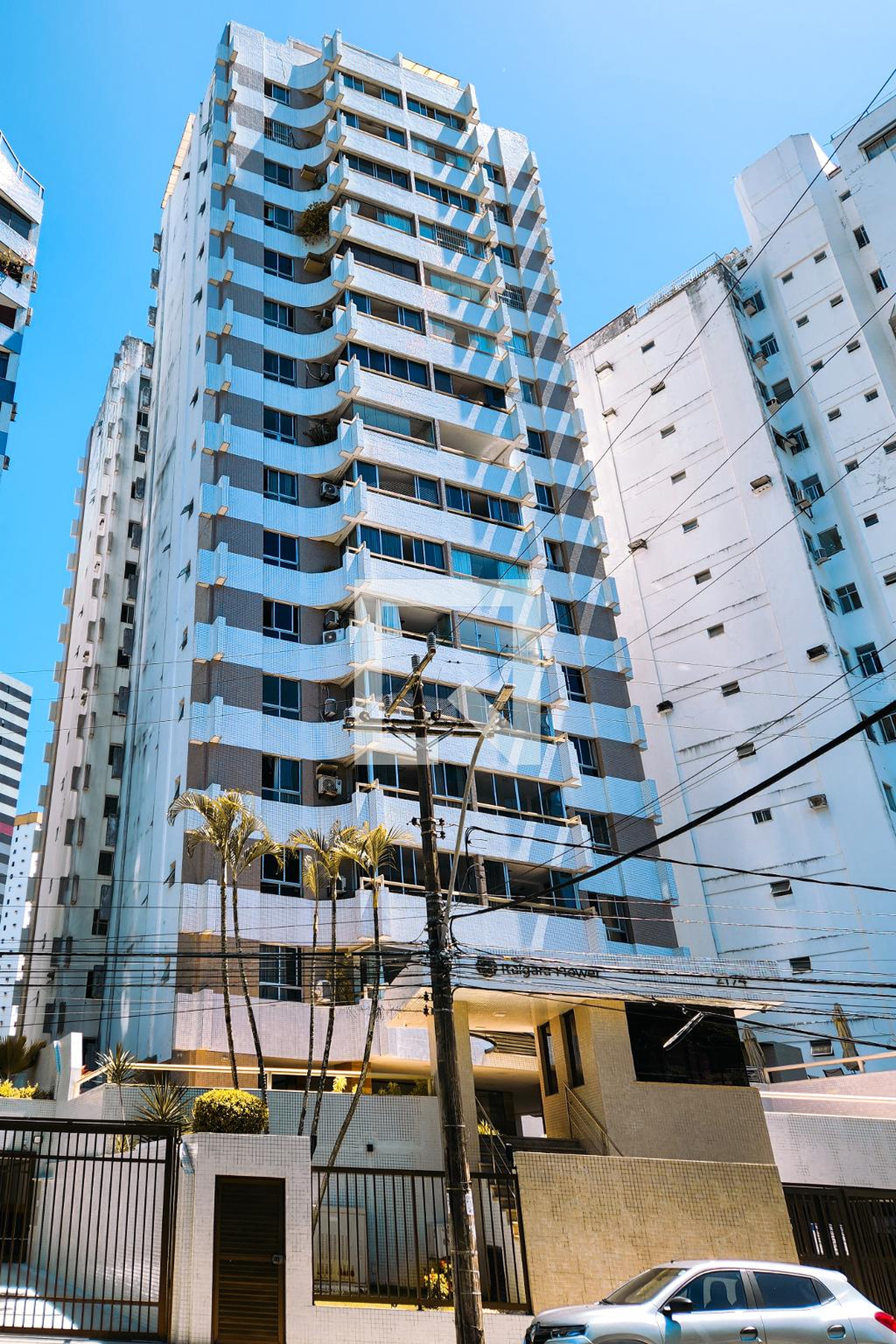 Fachada do Condomínio Condomínio ED. Itaigara Flower