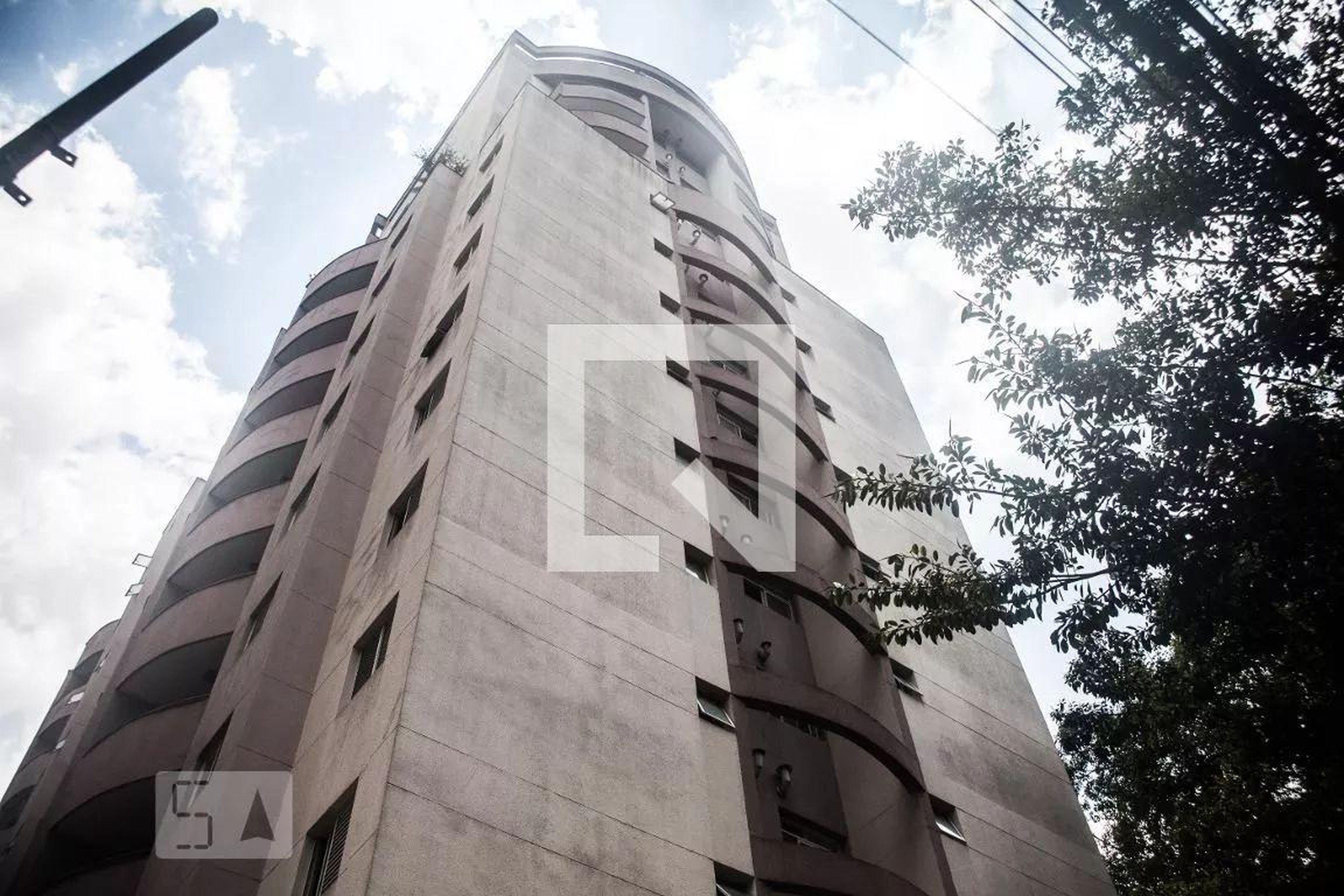 Fachada Condomínio em Rua Bela Cintra, 33639243803