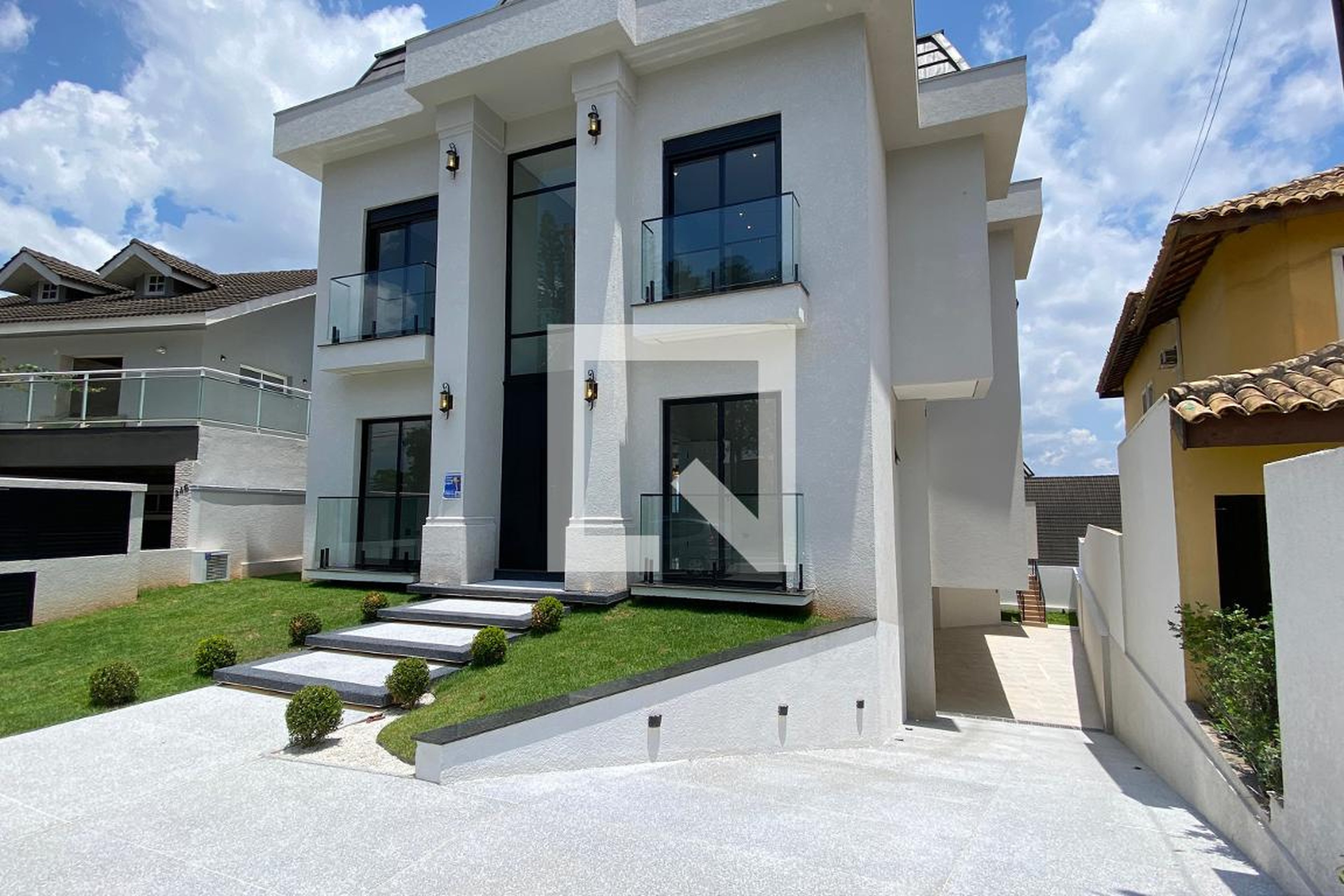 Fachada Condomínio em Alameda Pérola, 234