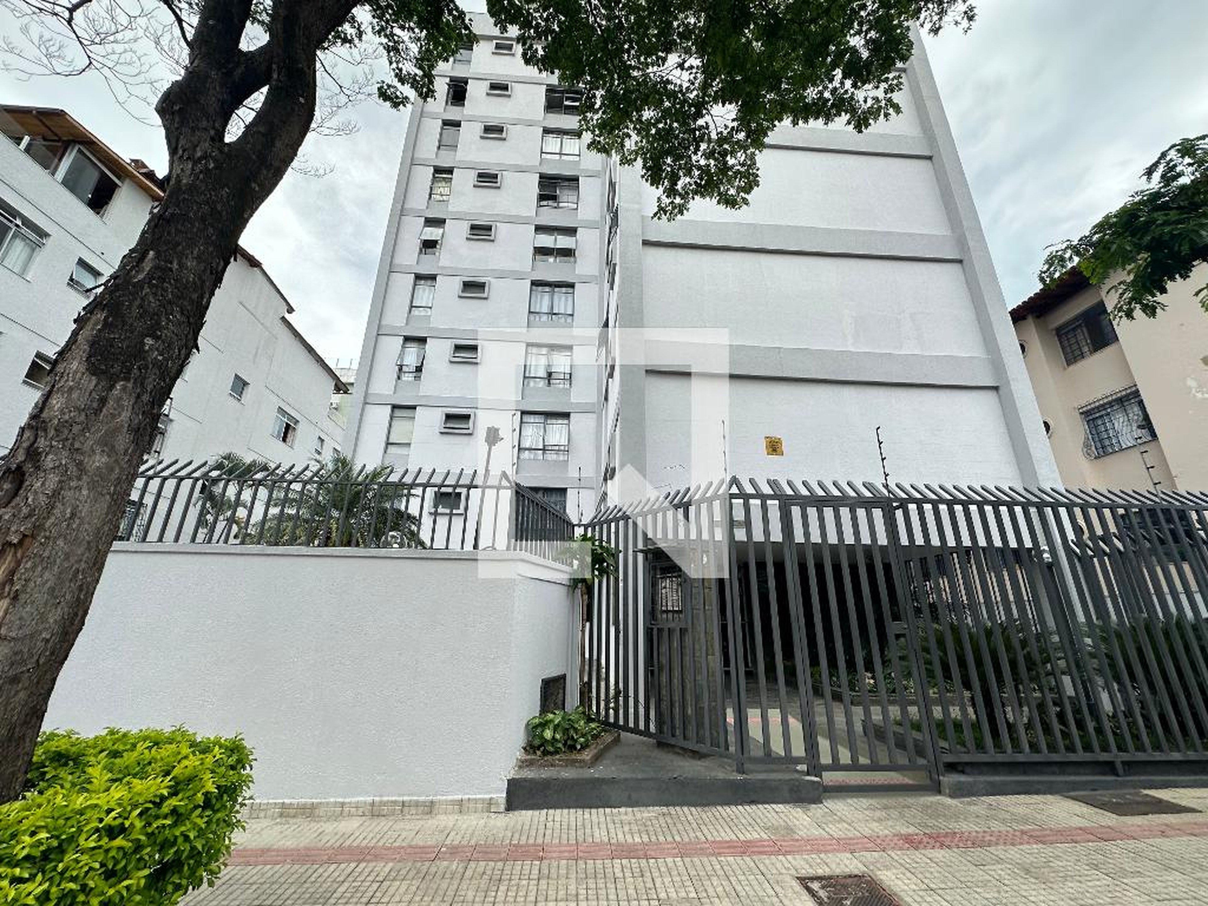 Fachada Condomínio em Rua Deputado Bernardino Sena Figueiredo, 377