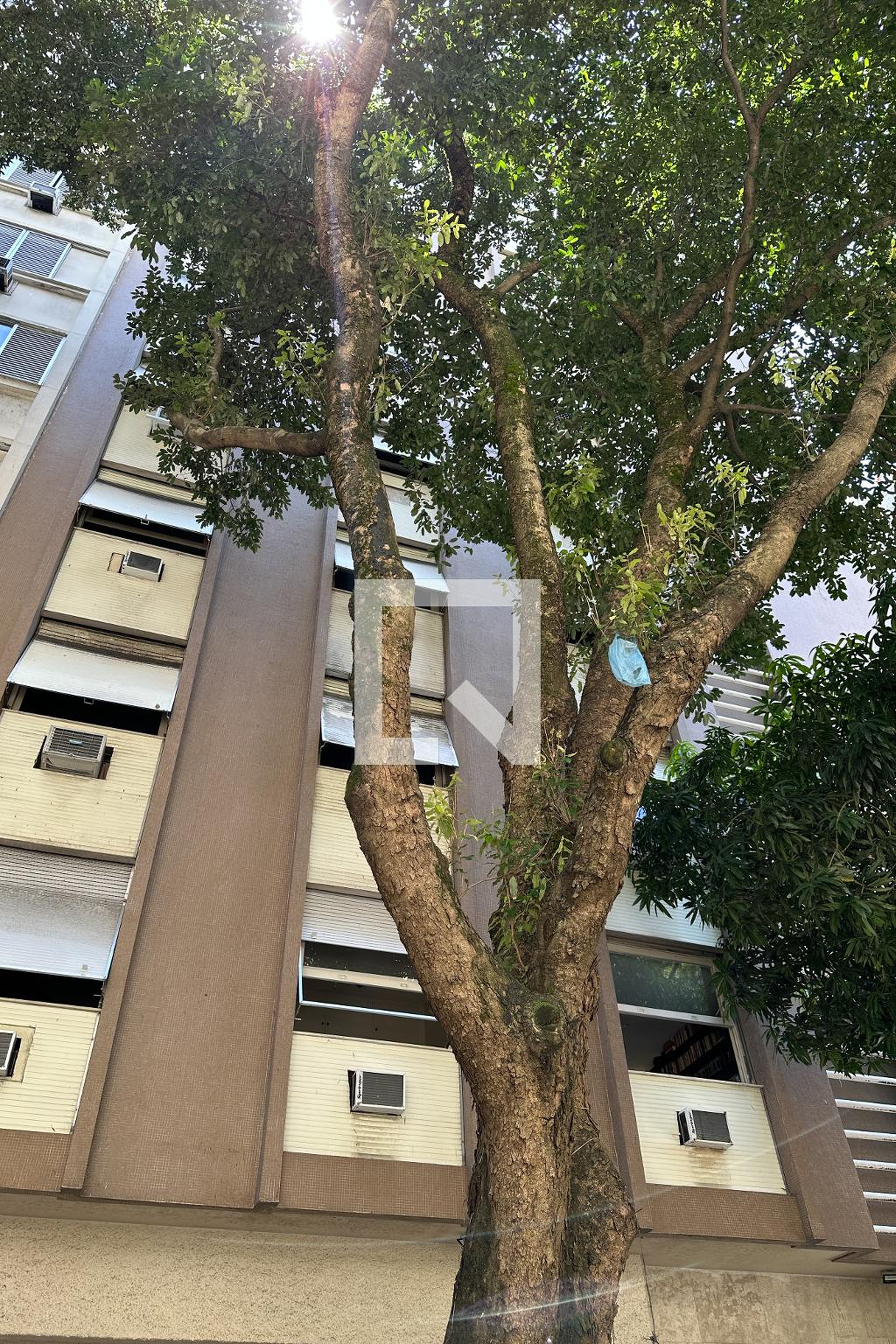 Fachada Condomínio em Rua Miguel Lemos, 166