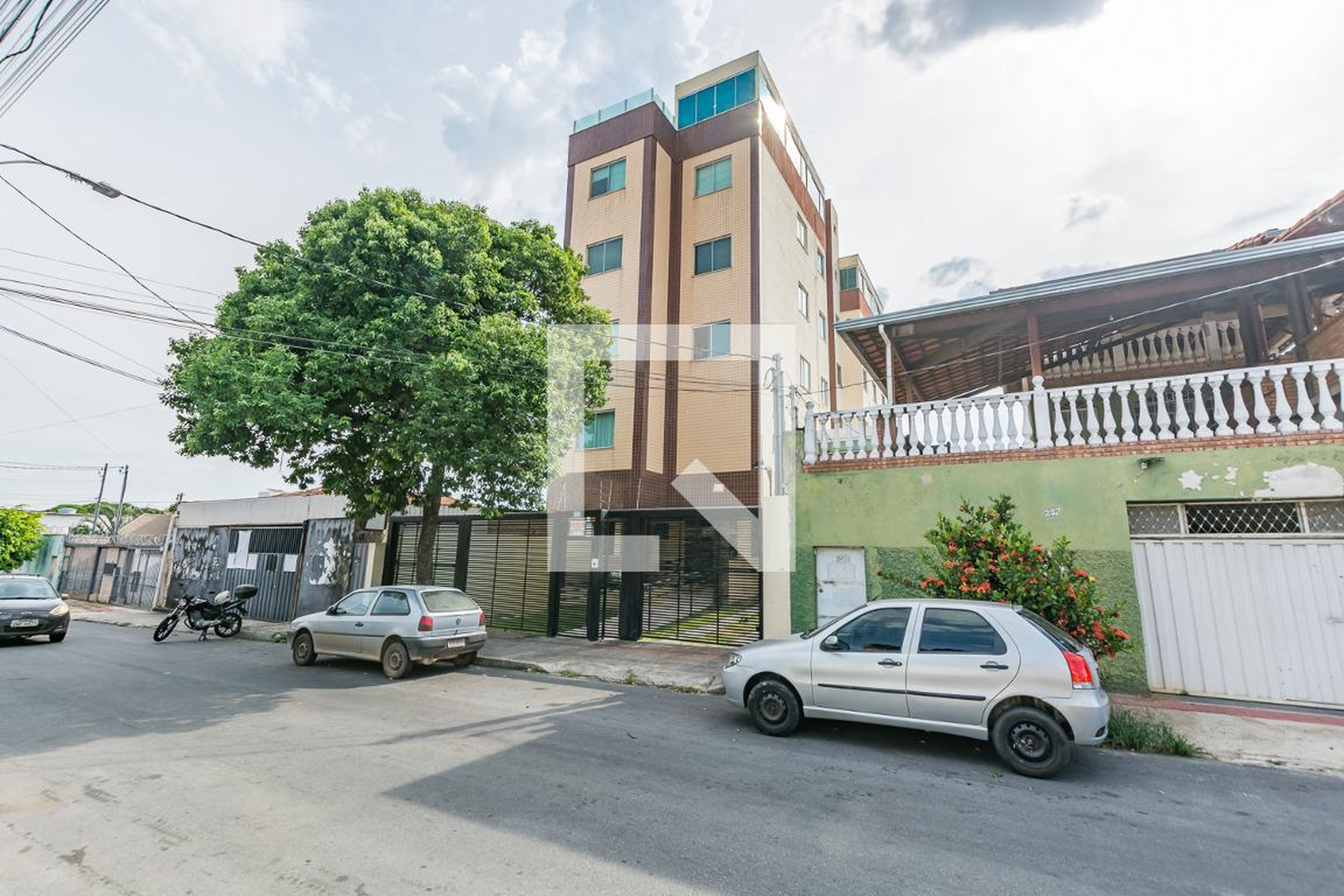 Fachada Condomínio em Rua Firmino Costa, 245