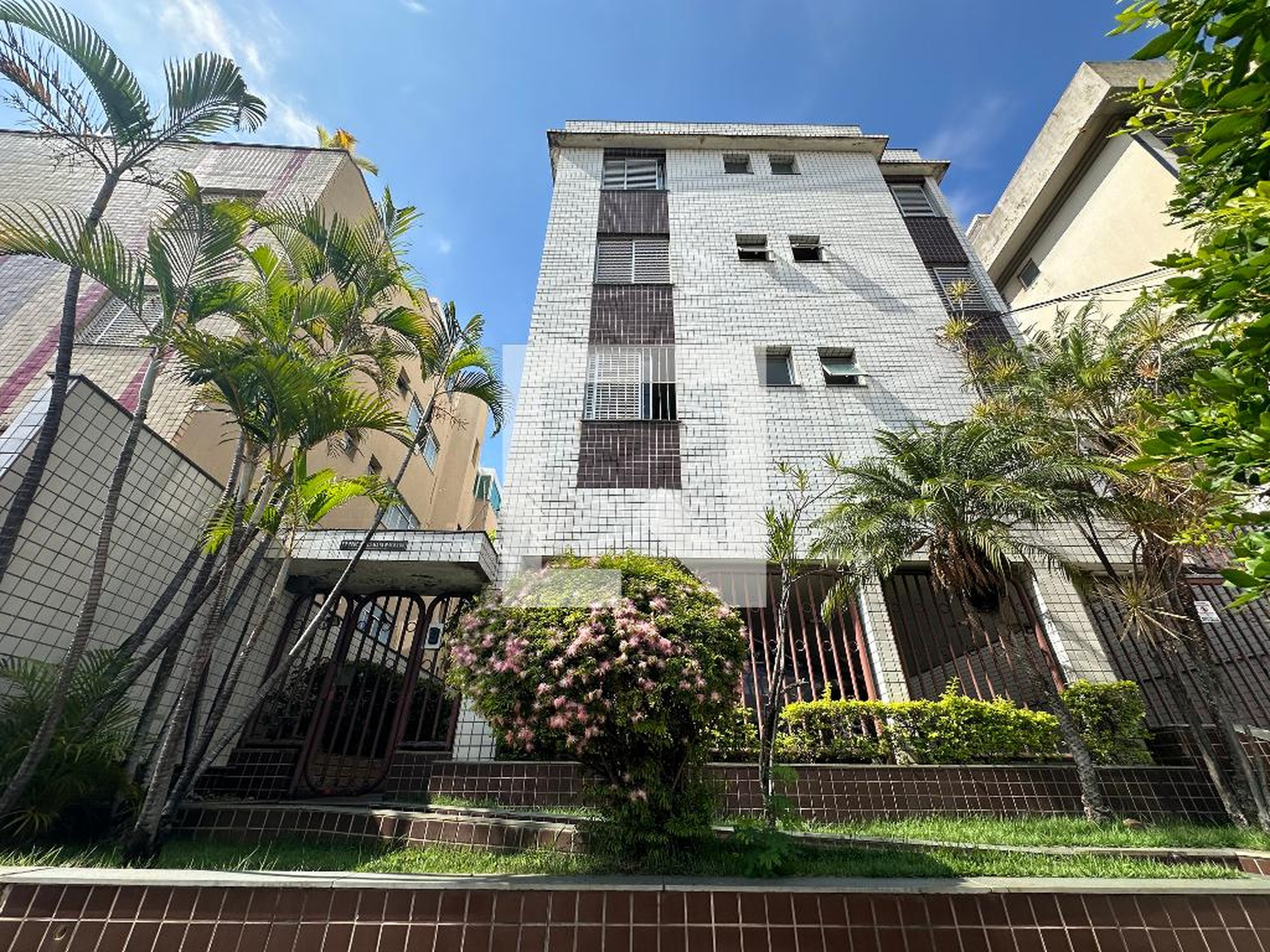 Fachada Condomínio em Rua José Cleto, 533