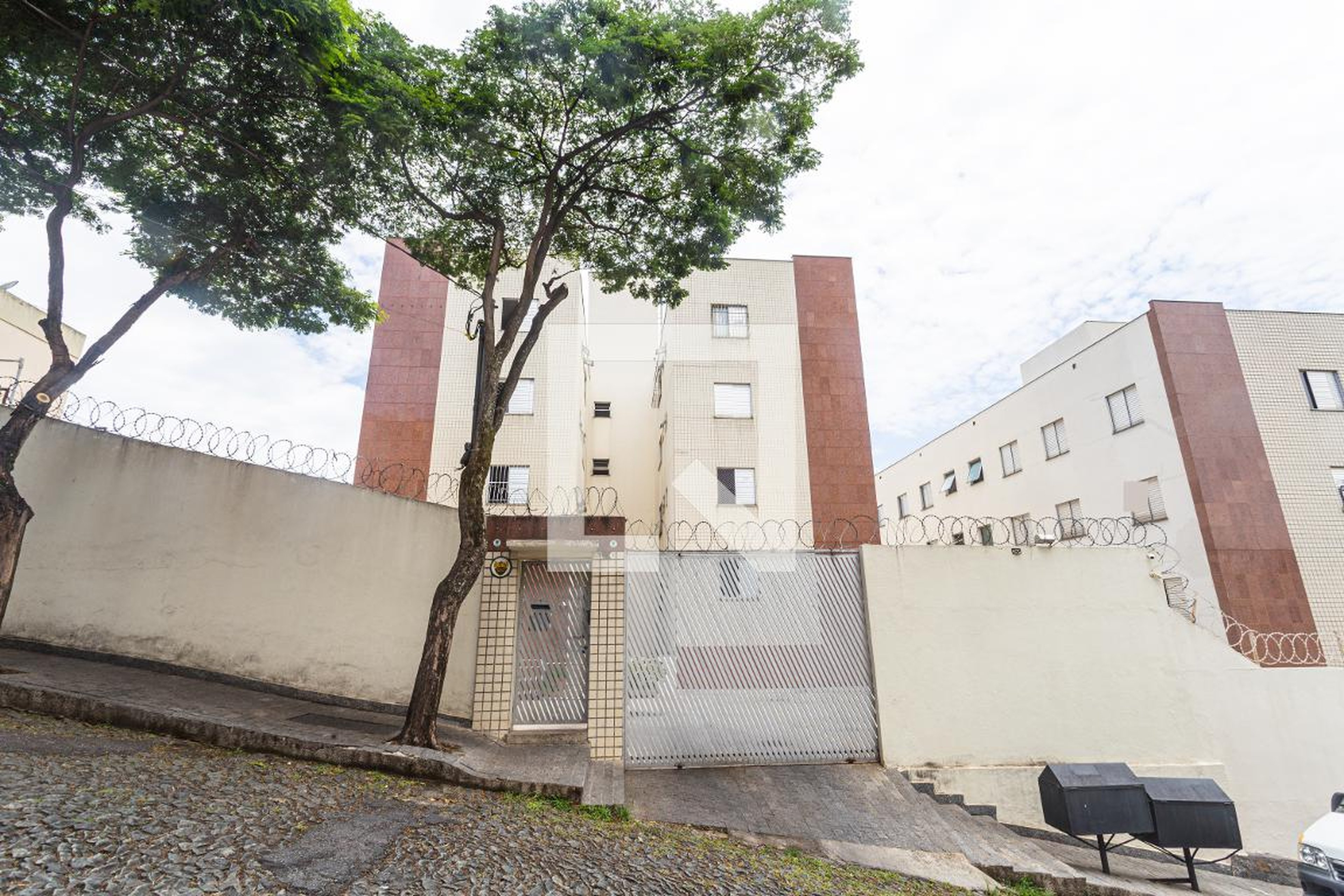 Fachada Condomínio em Rua Santa Marta, 184