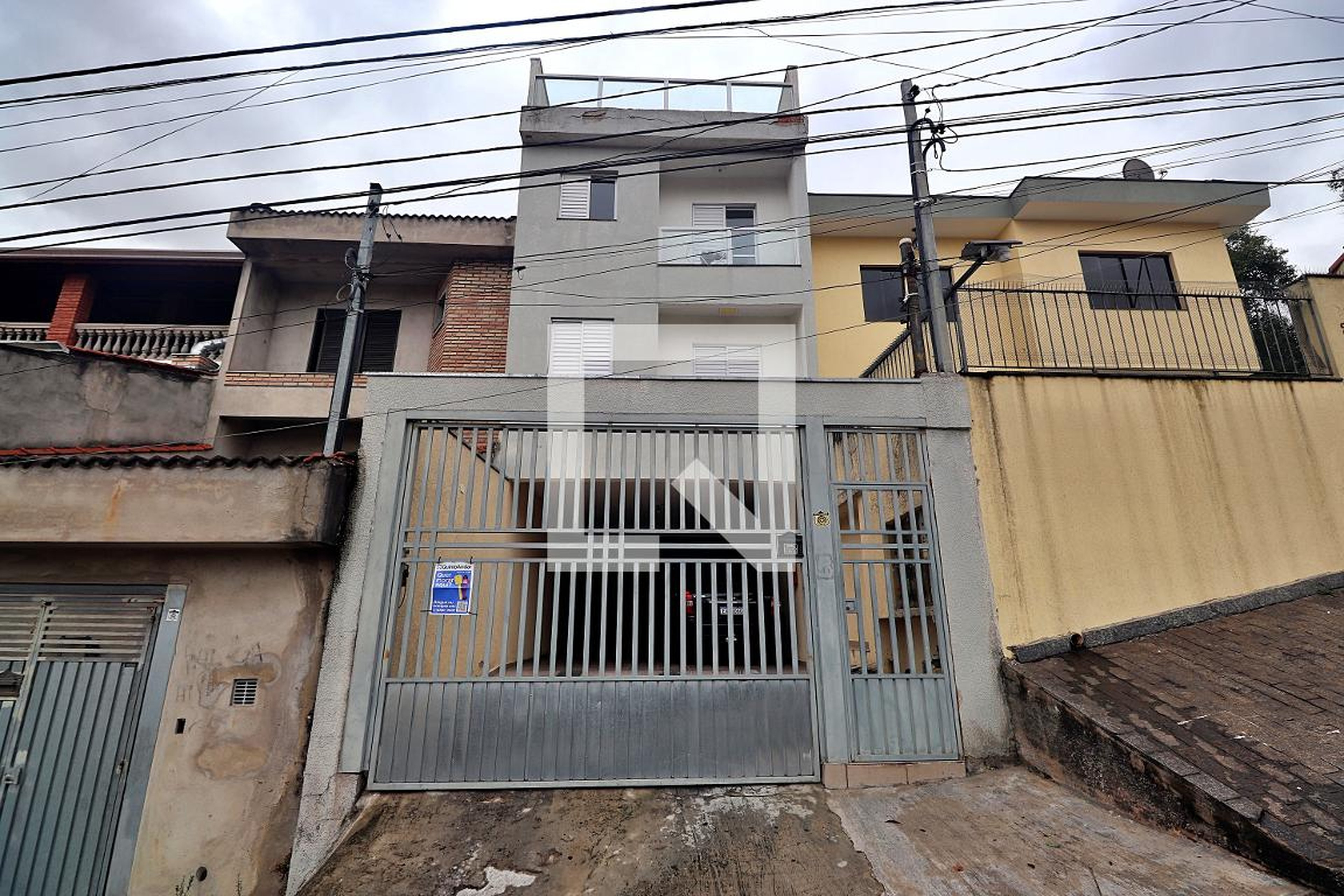 Fachada Condomínio em Rua Cabo Verde, 235