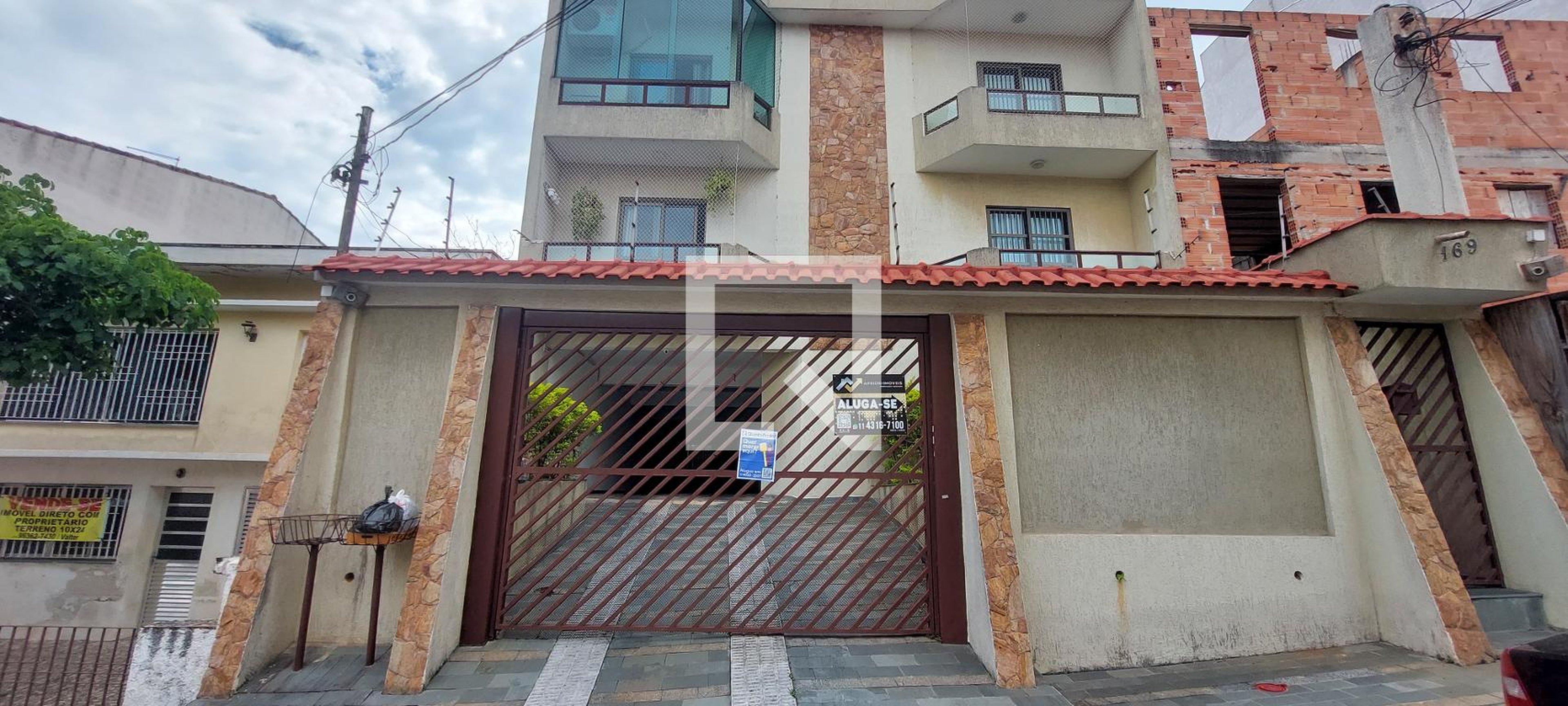 Fachada do Prédio Condomínio em Rua das Azaléias, 169