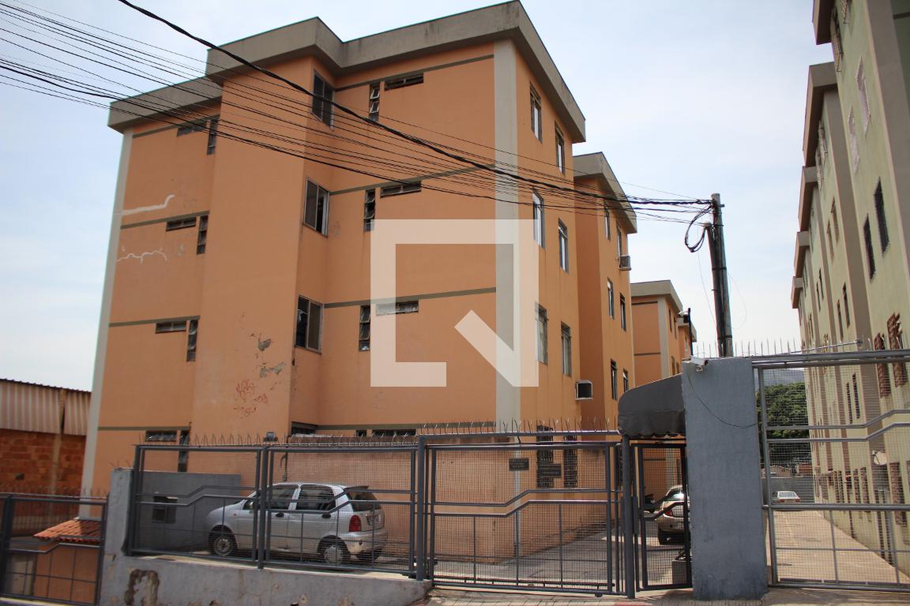 Fachada Condomínio em Rua Doutor Cristiano Rezende, 2033