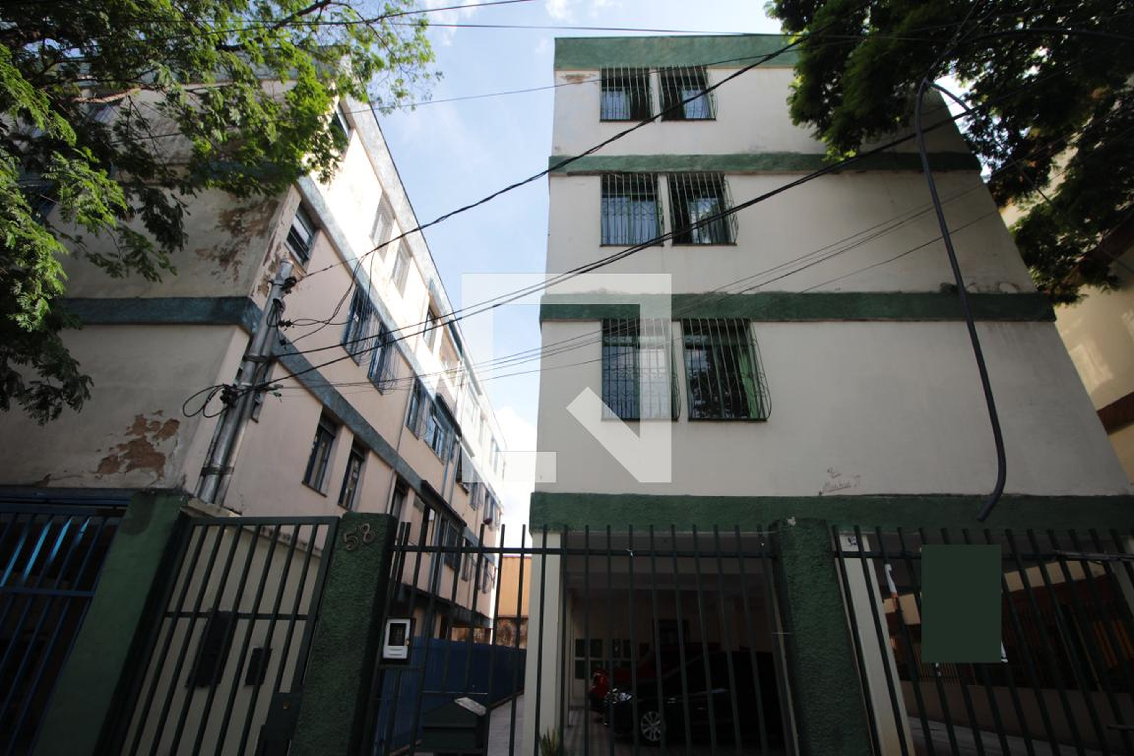 Fachada Condomínio em Rua das Gabirobas, 58