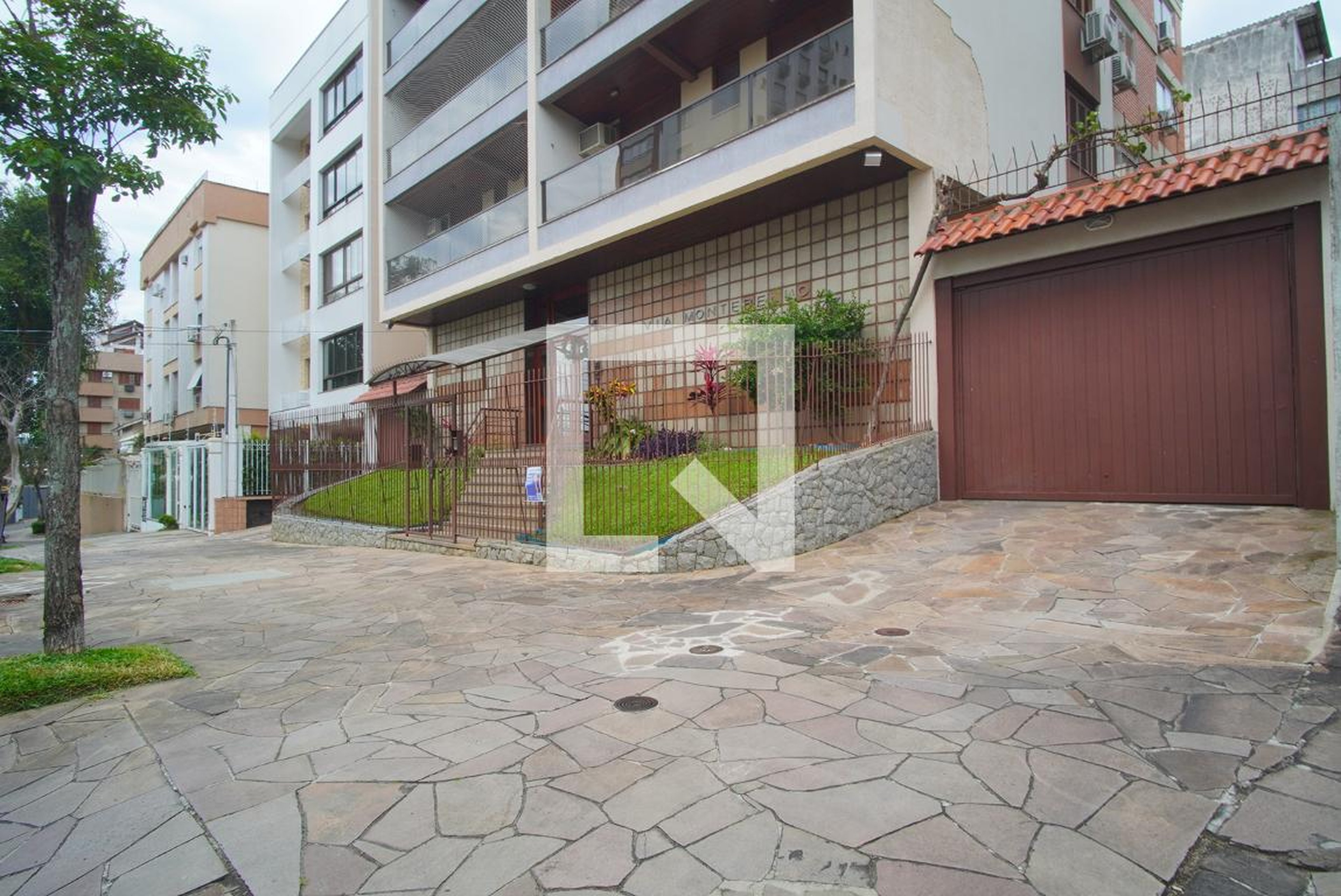 Fachada Condomínio em Rua Dona Oti, 177