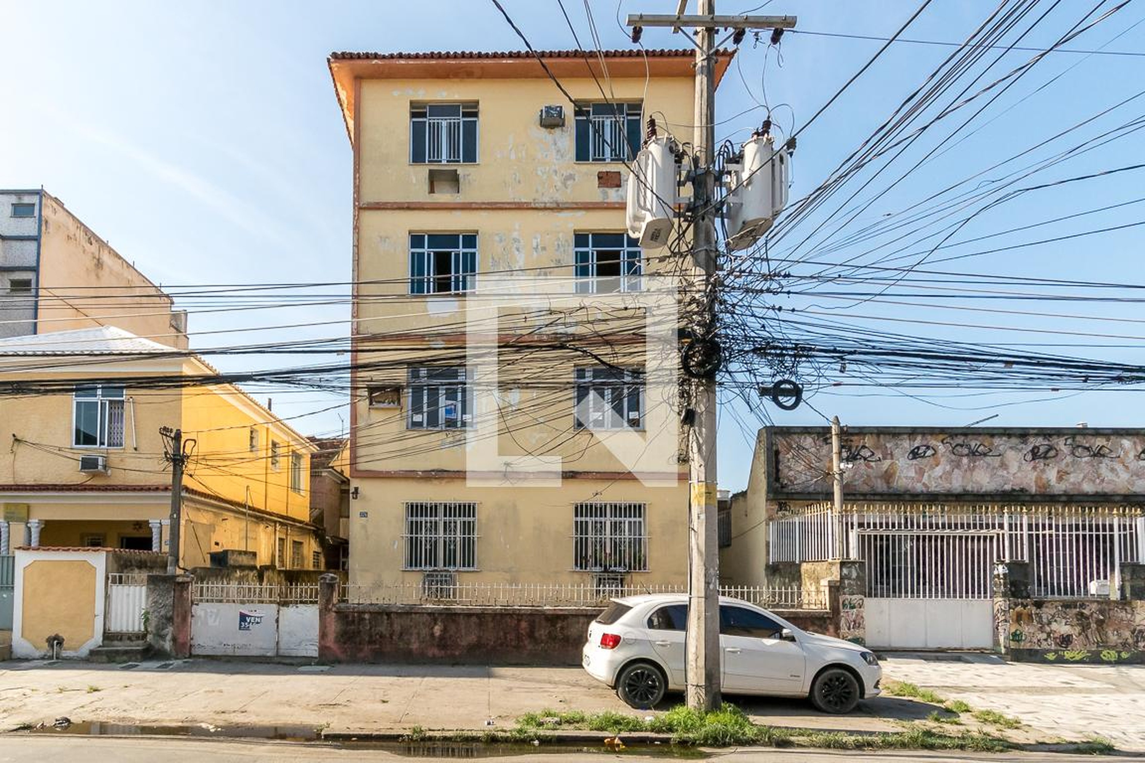 Fachada do Prédio Condomínio em Estrada José Rucas, 376