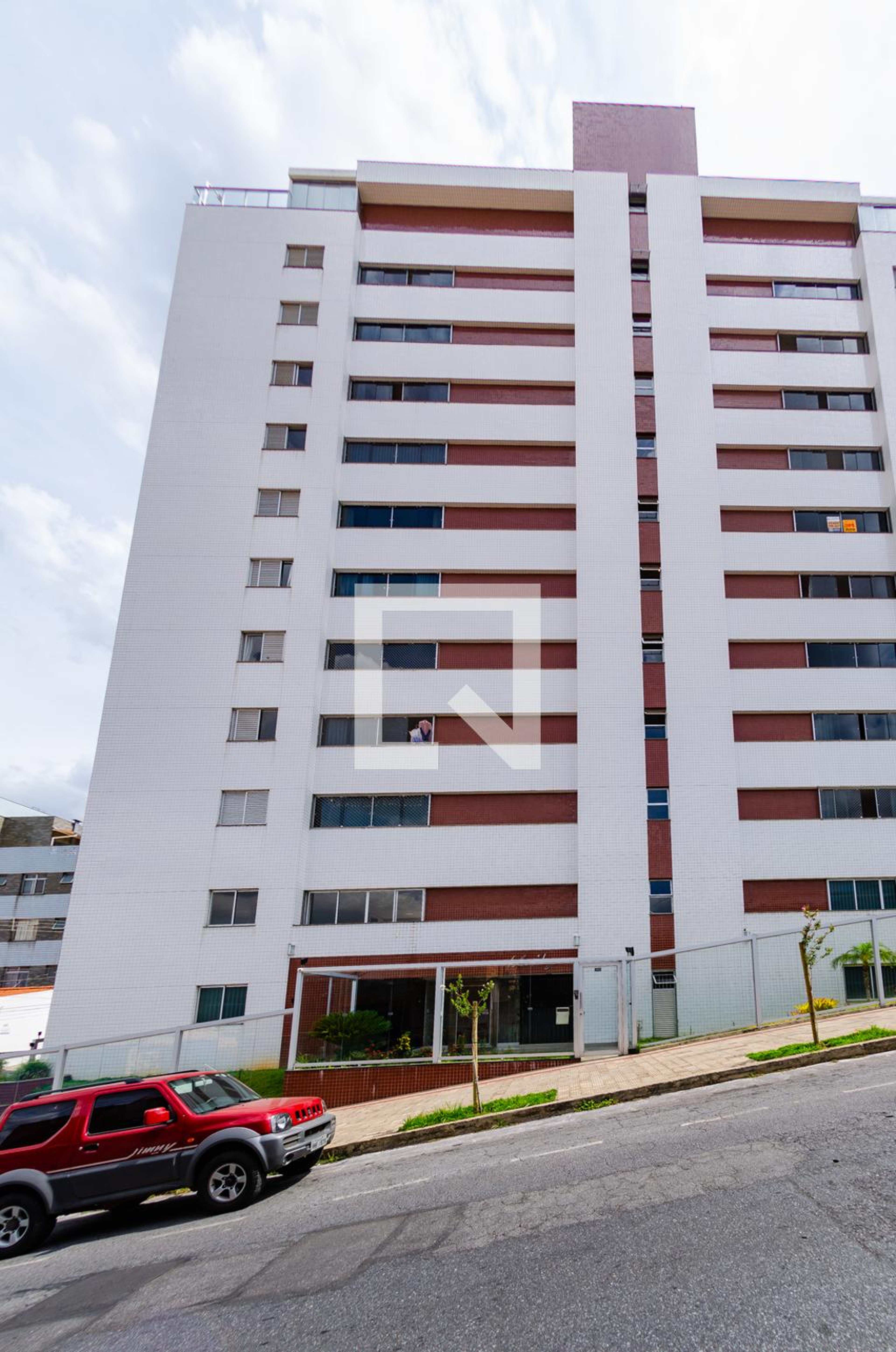 Fachada Condomínio em Rua Rosinha Sigaud, 351