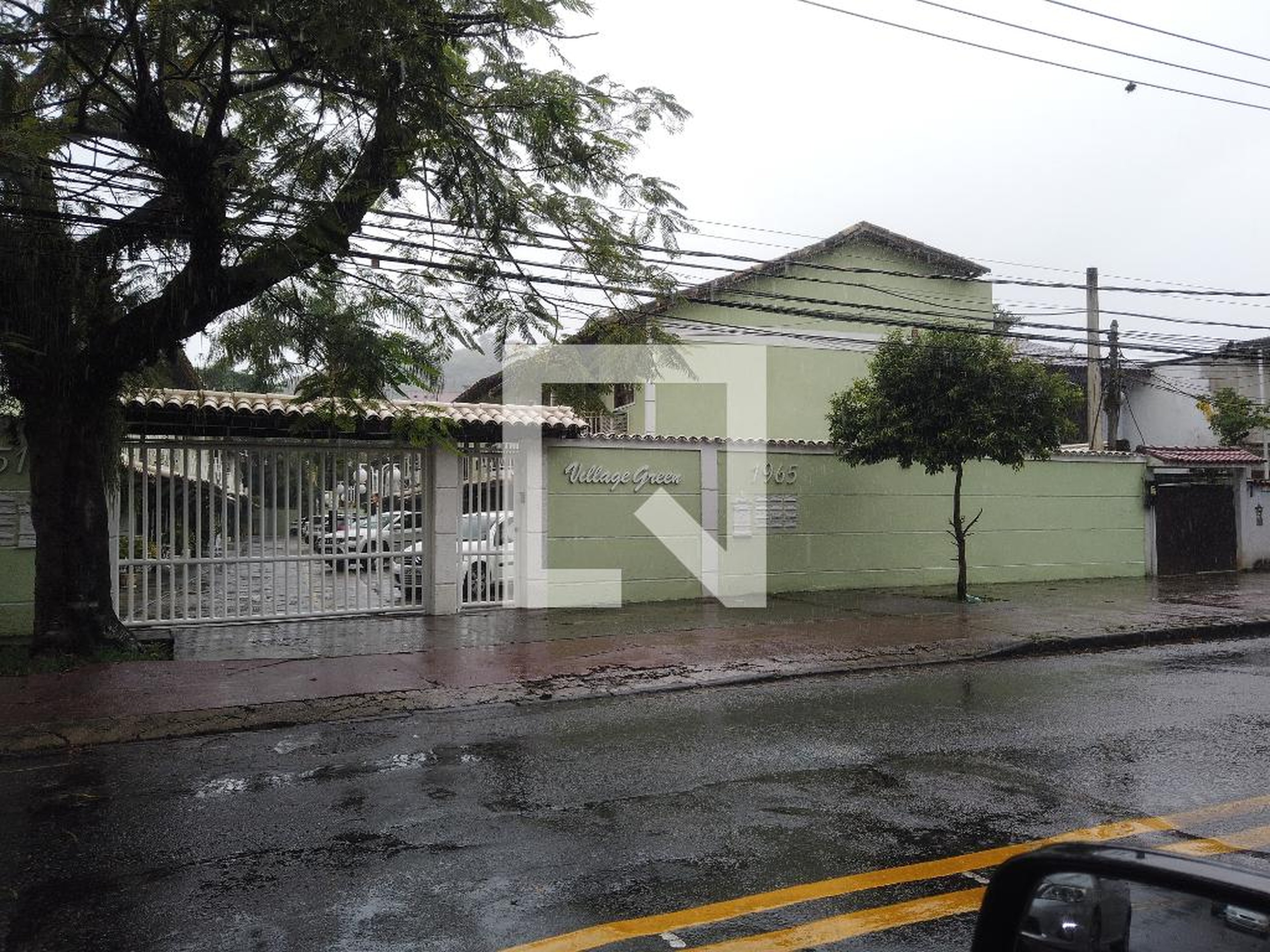 Fachada do Condomínio Condomínio Village Green