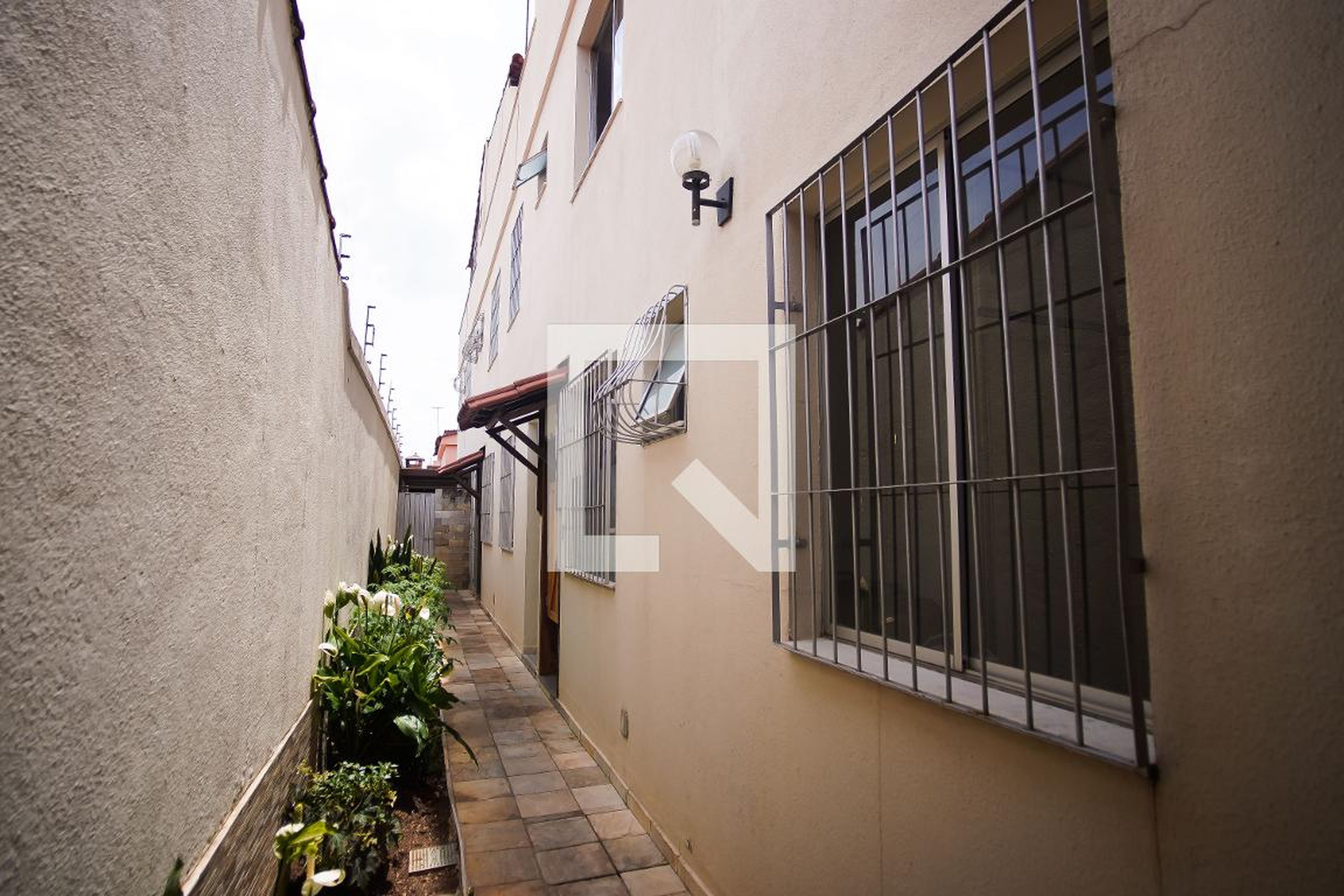 Entrada Condomínio em Rua Iracema Souza Pinto, 211