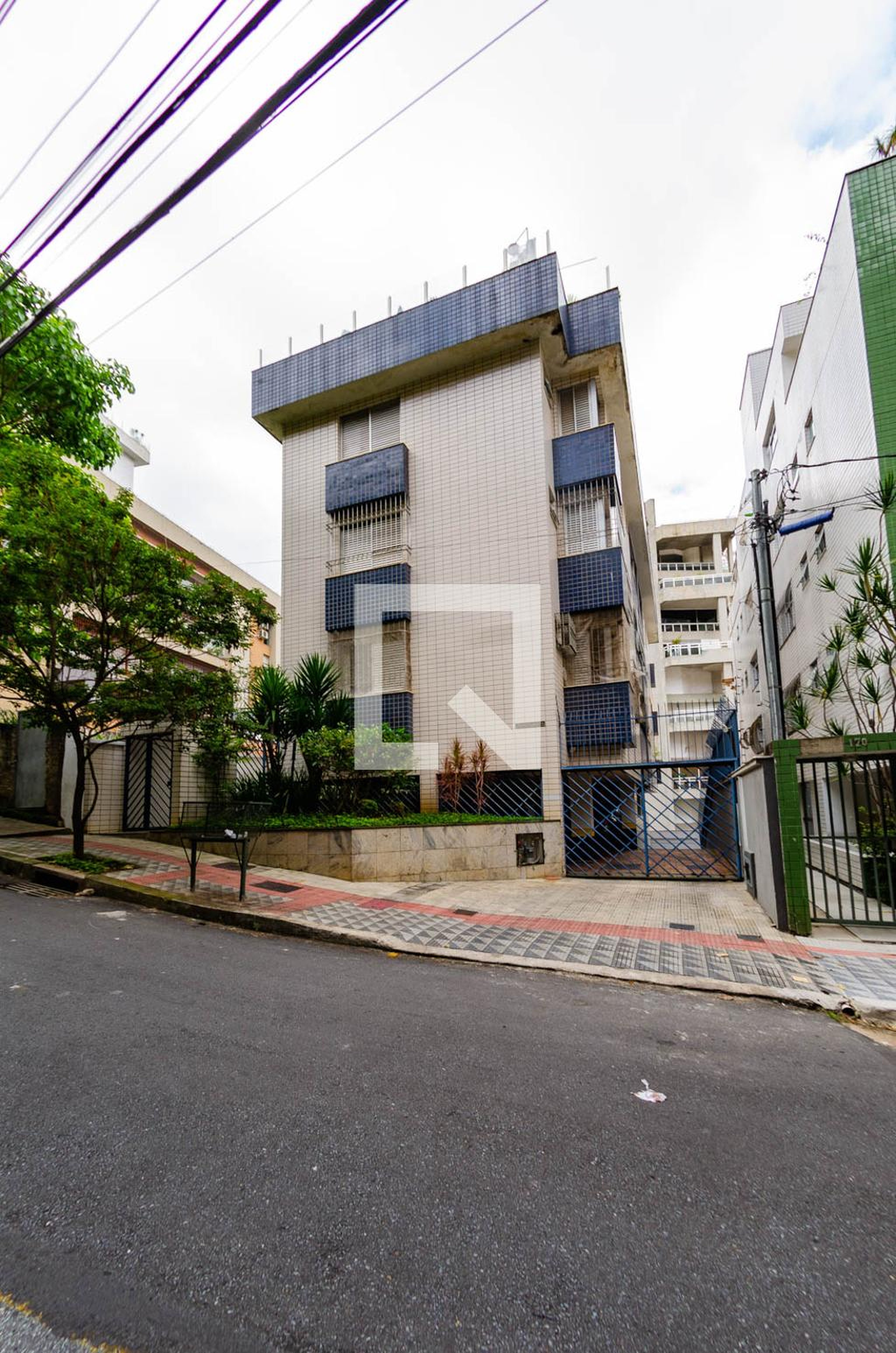 Fachada Condomínio em Rua Henrique Sales, 194