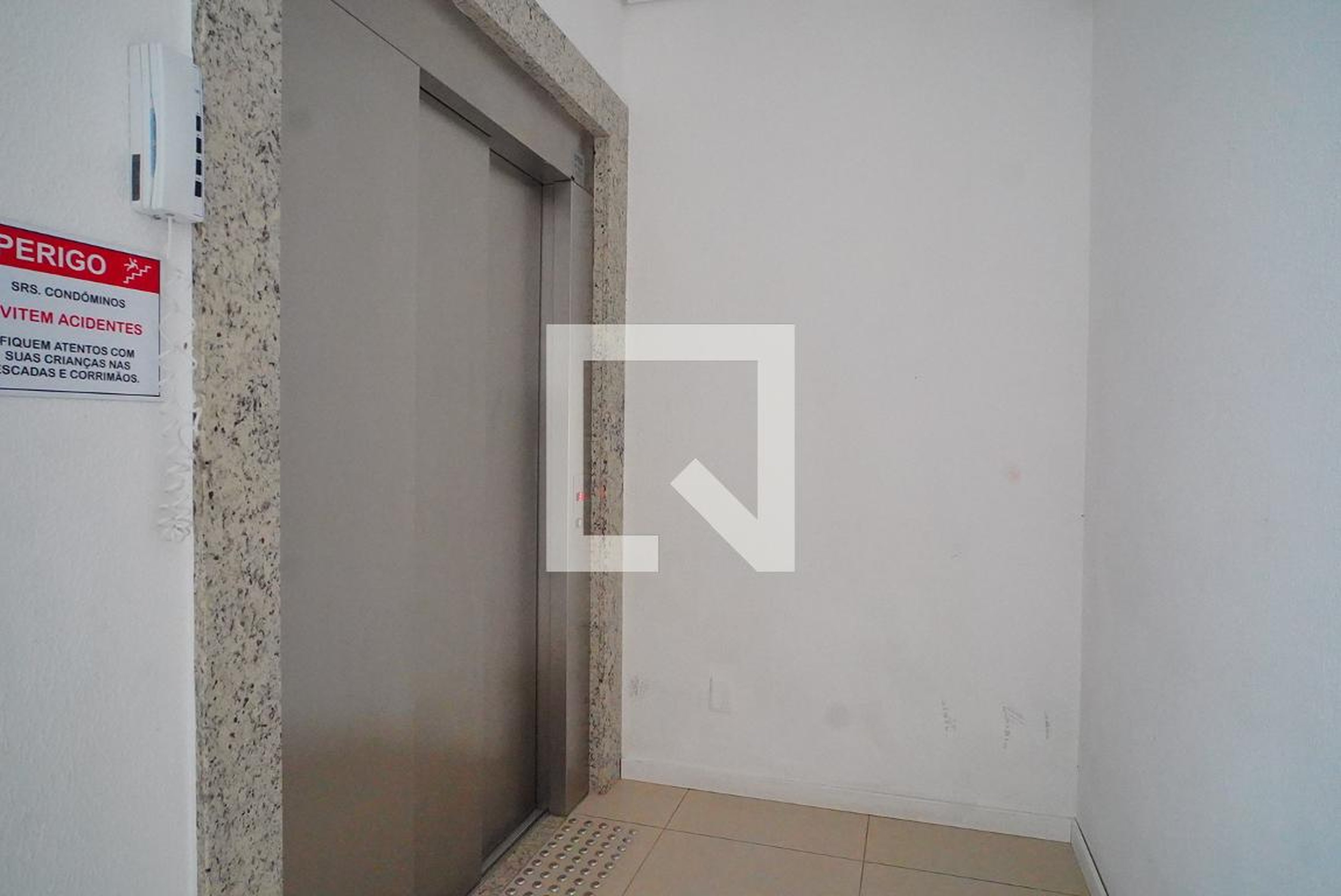 Elevador - Edifício Bali Style