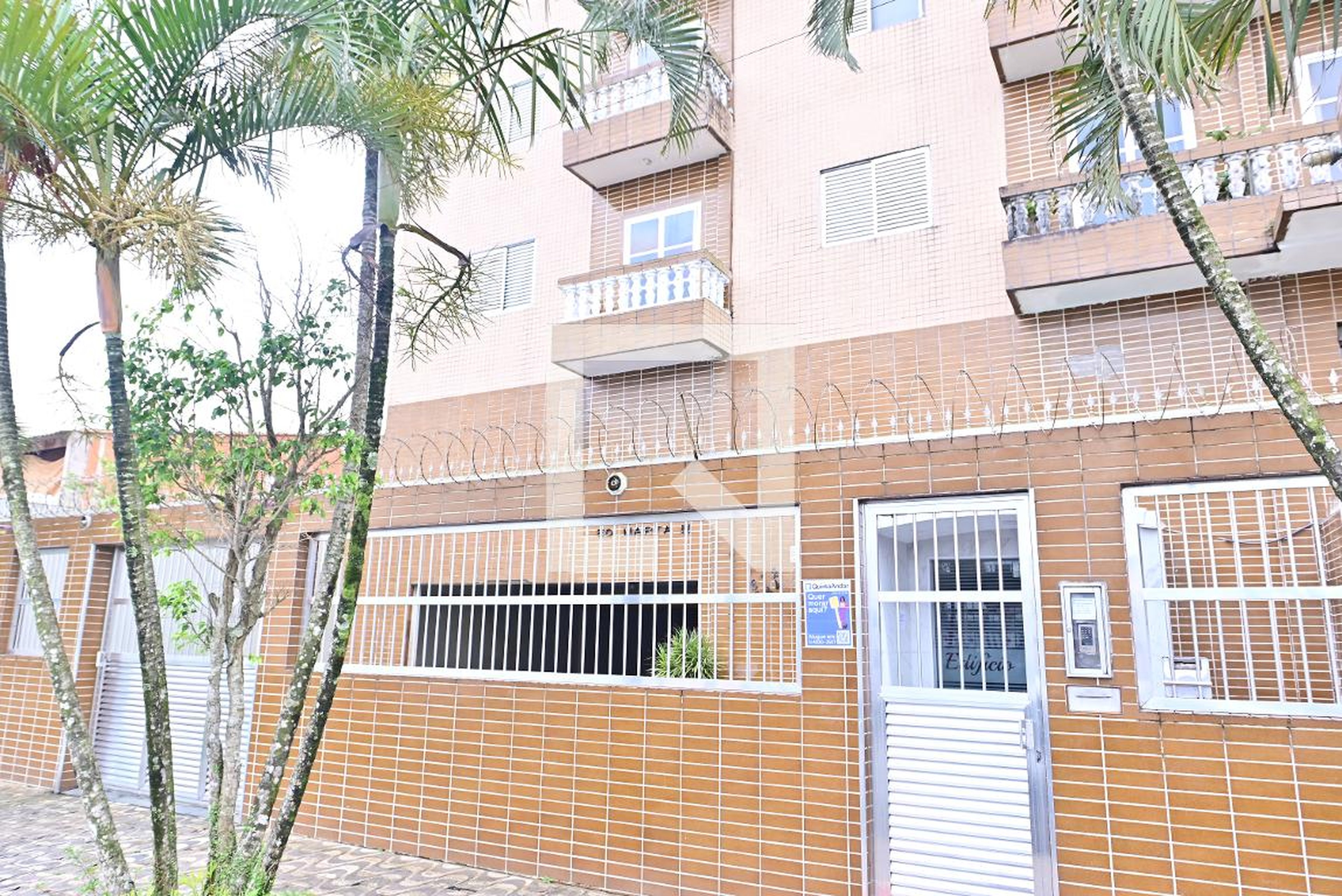 Fachada Condomínio em Rua Comandante Rodolfo Coelho da Silva, 672